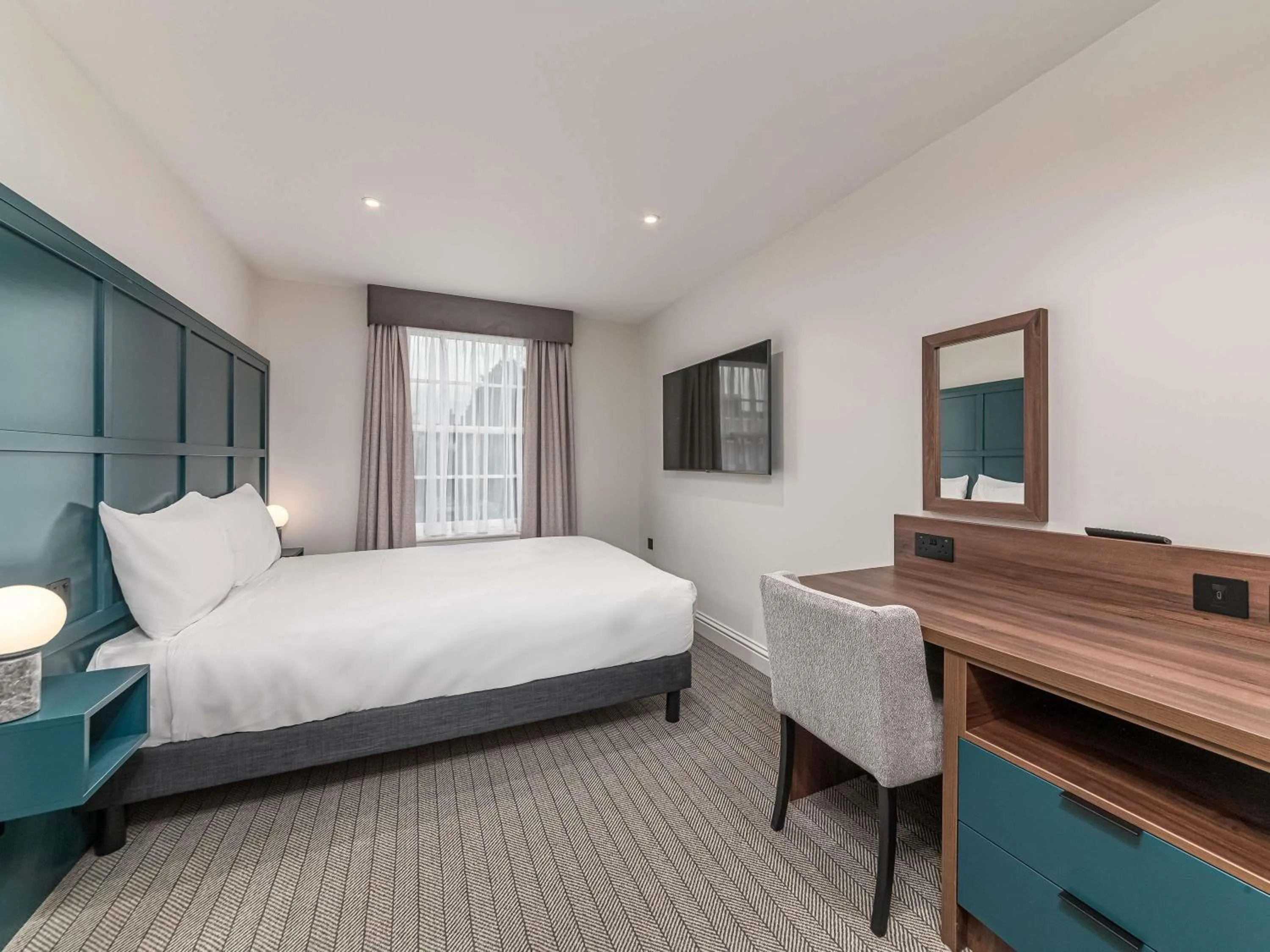 Bedroom, Bed in Mercure Salisbury White Hart Hotel & Apartments