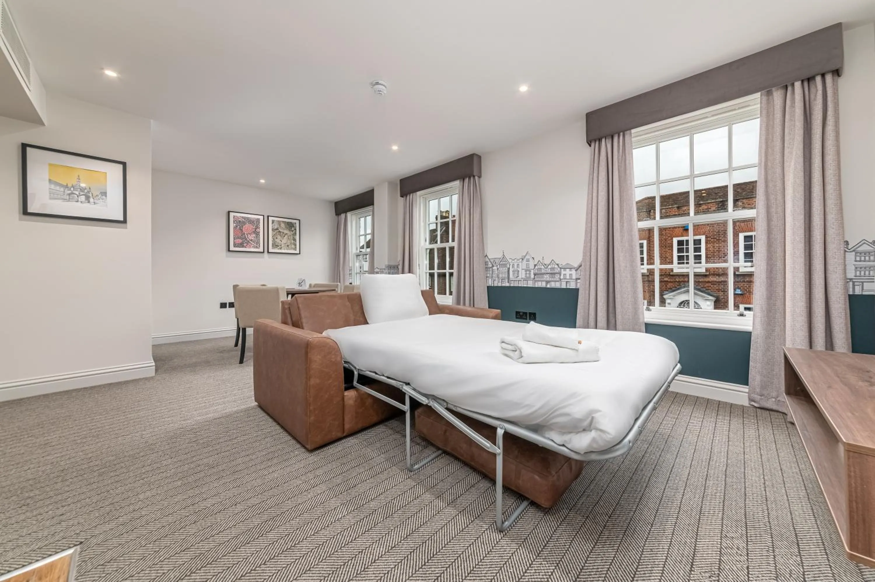 Bed in Mercure Salisbury White Hart Hotel & Apartments