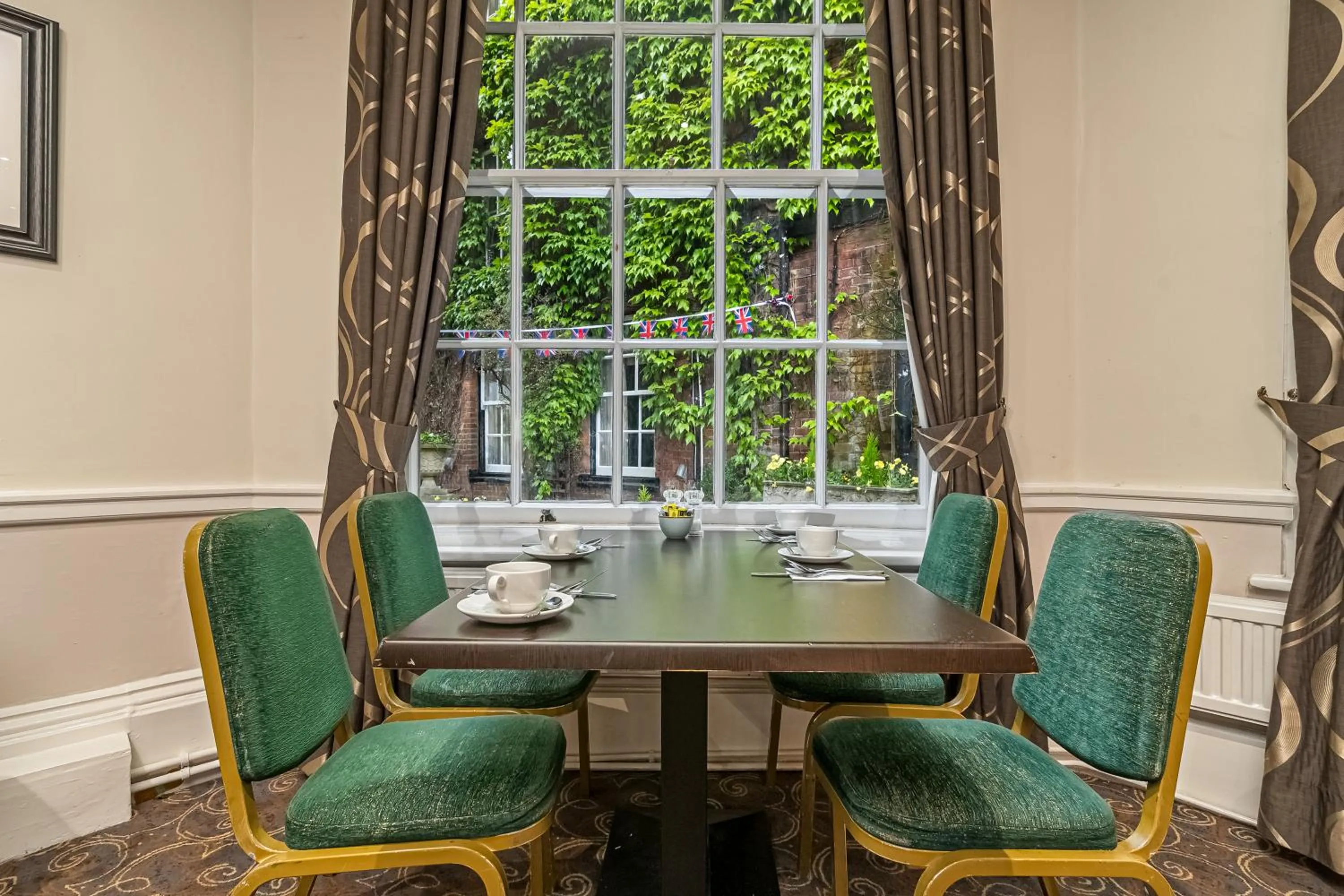 Dining area in Mercure Salisbury White Hart Hotel & Apartments