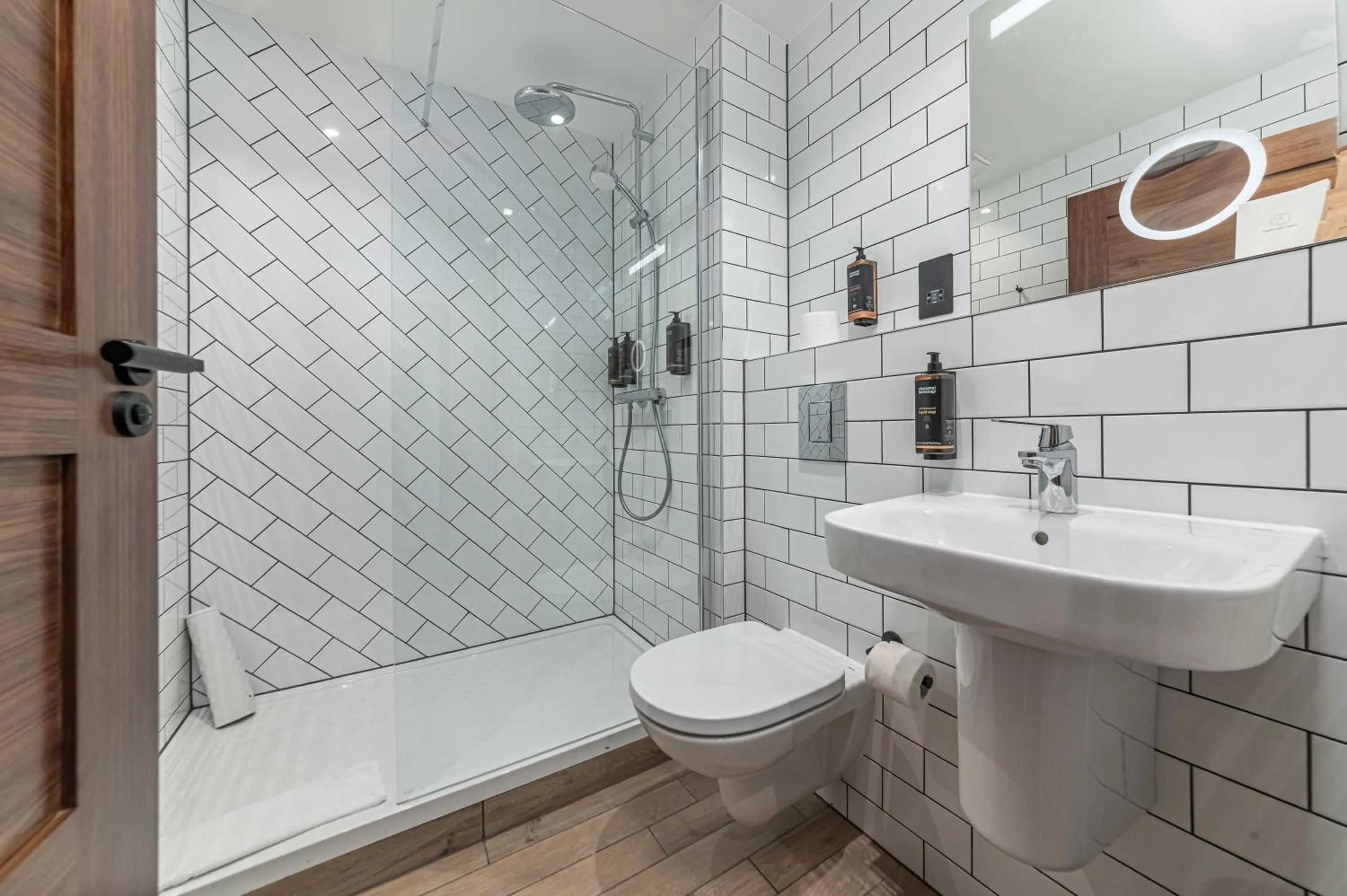 Shower in Mercure Salisbury White Hart Hotel & Apartments