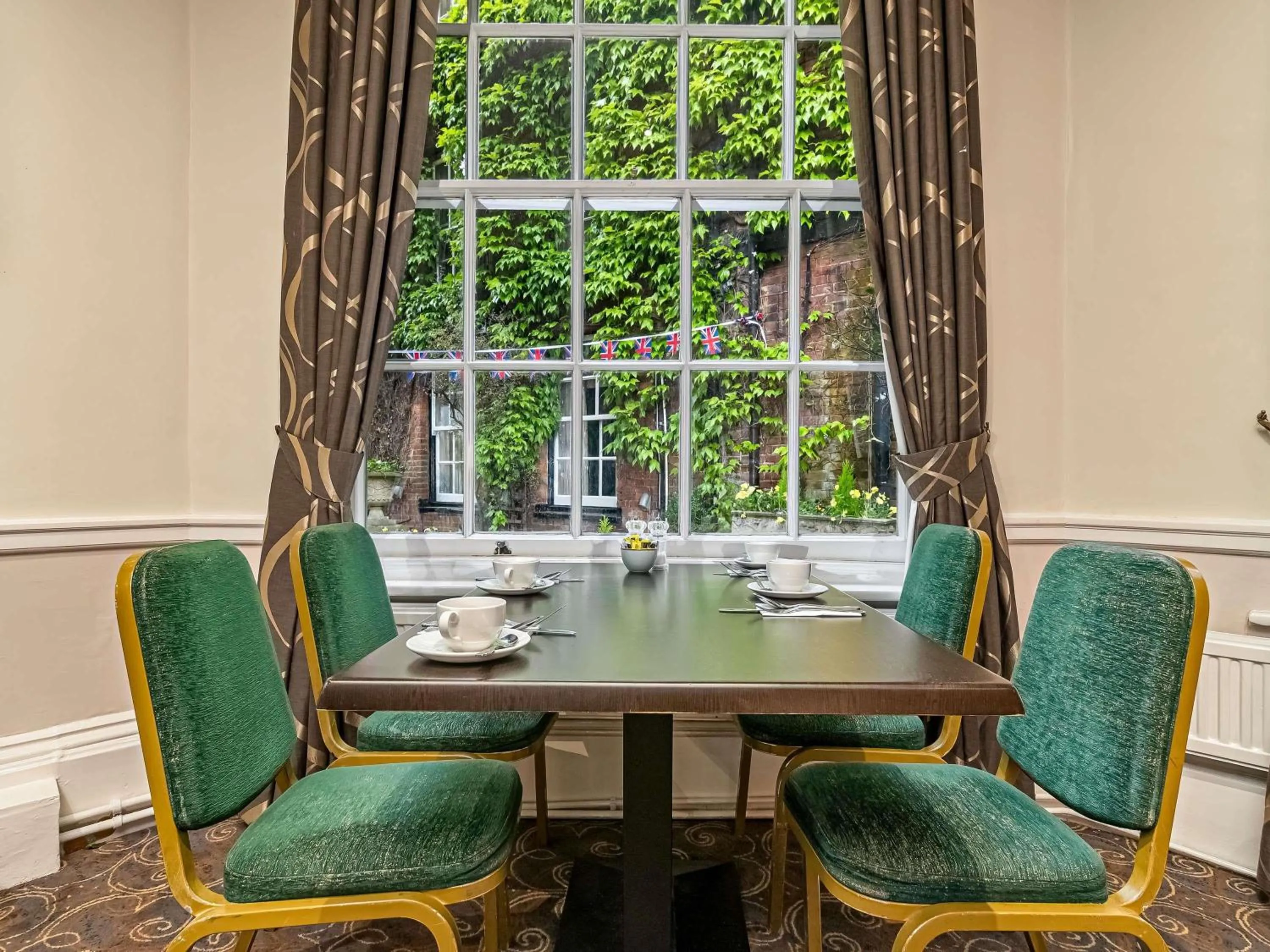 Restaurant/places to eat in Mercure Salisbury White Hart Hotel & Apartments