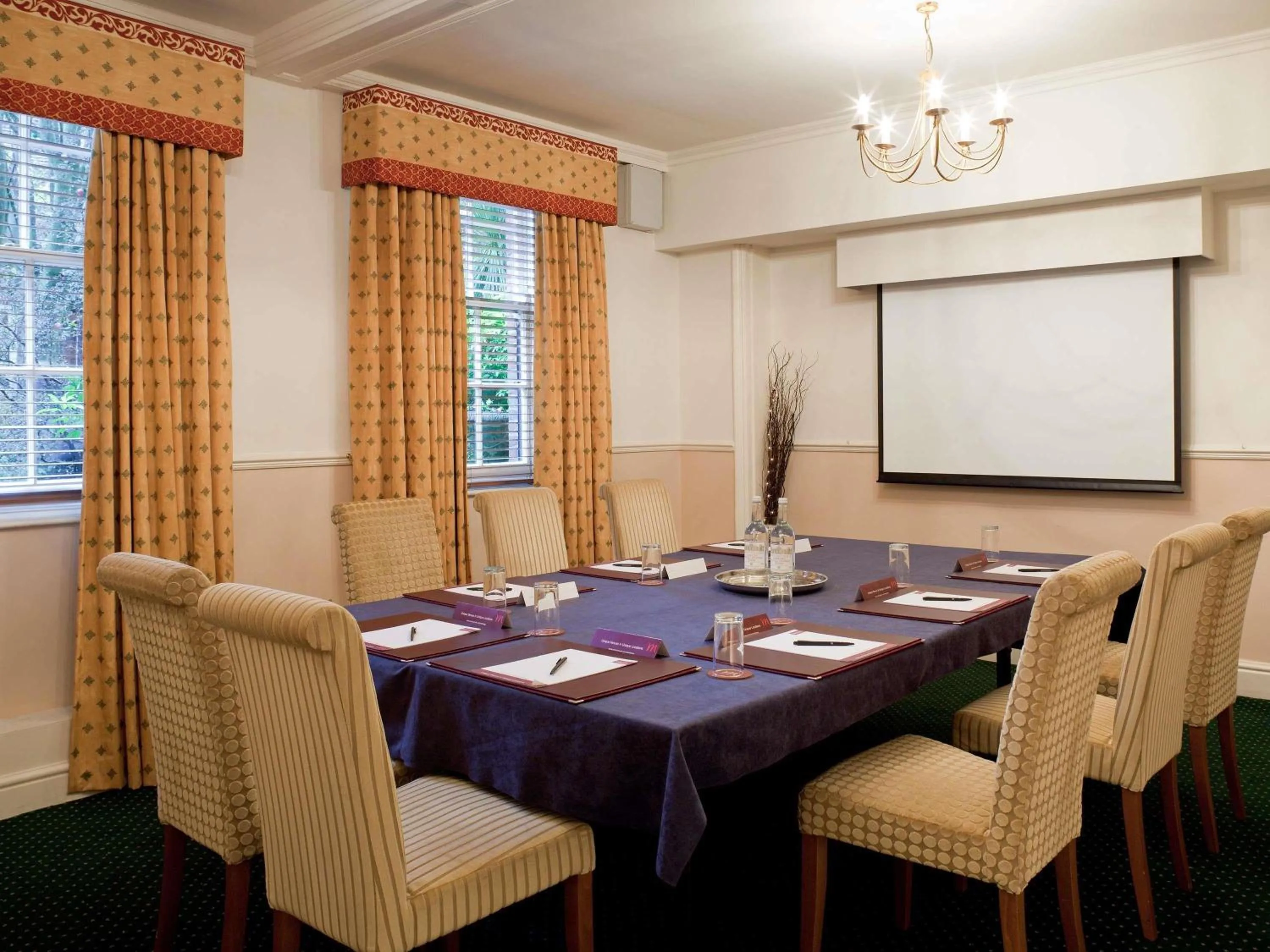 Meeting/conference room in Mercure Salisbury White Hart Hotel & Apartments