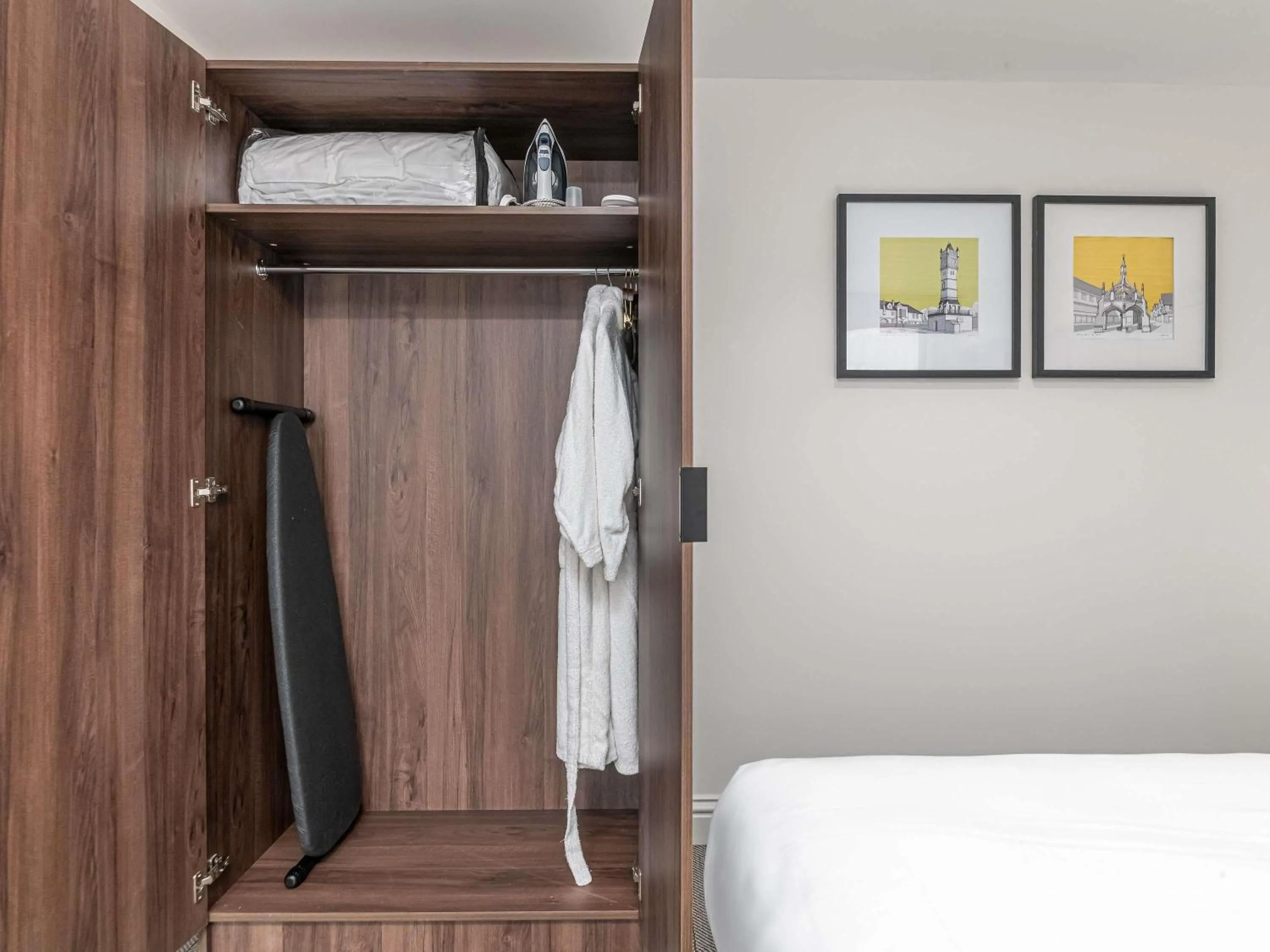 Bedroom, Bed in Mercure Salisbury White Hart Hotel & Apartments