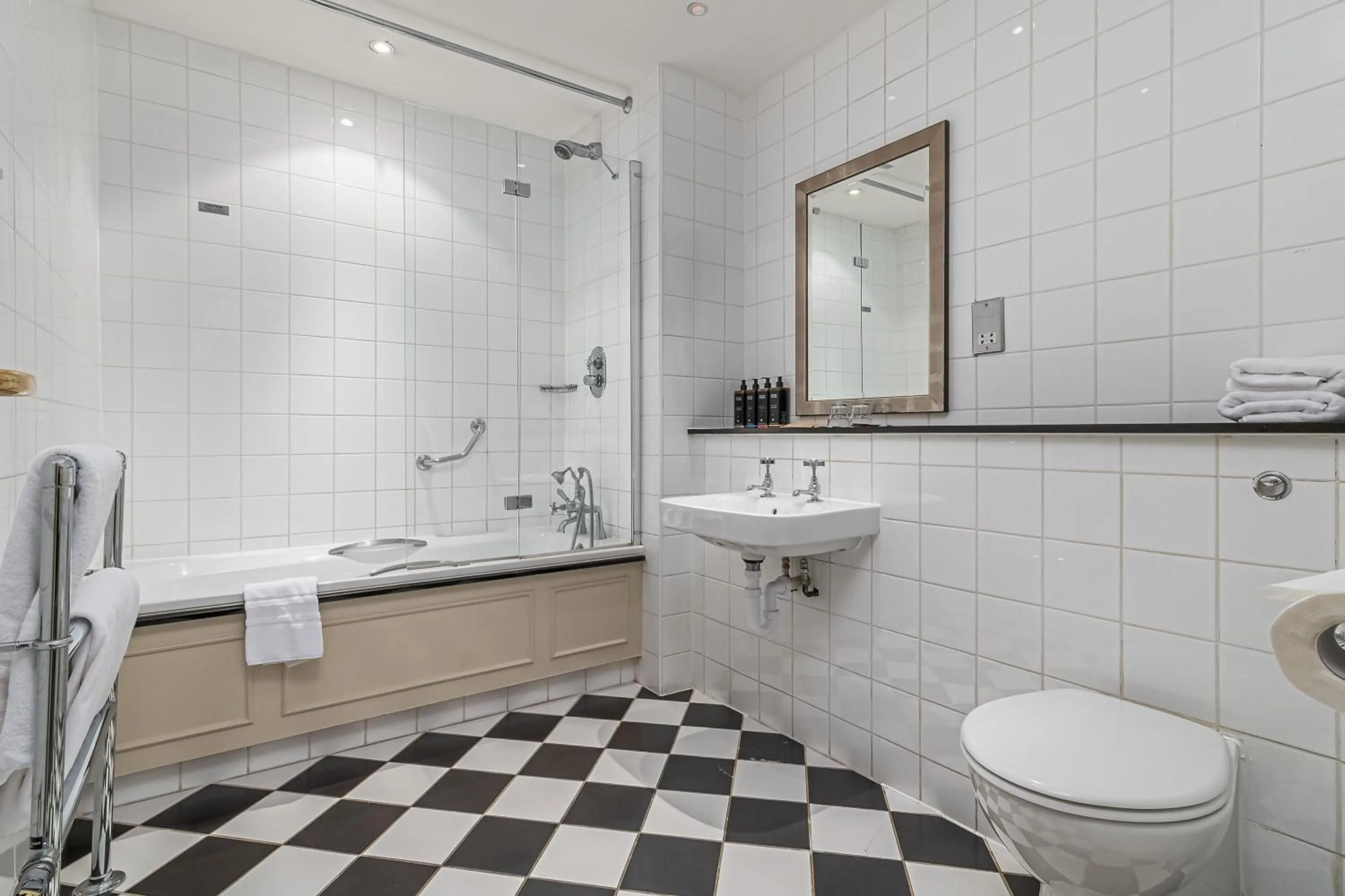 Coffee/tea facilities in Mercure Salisbury White Hart Hotel & Apartments