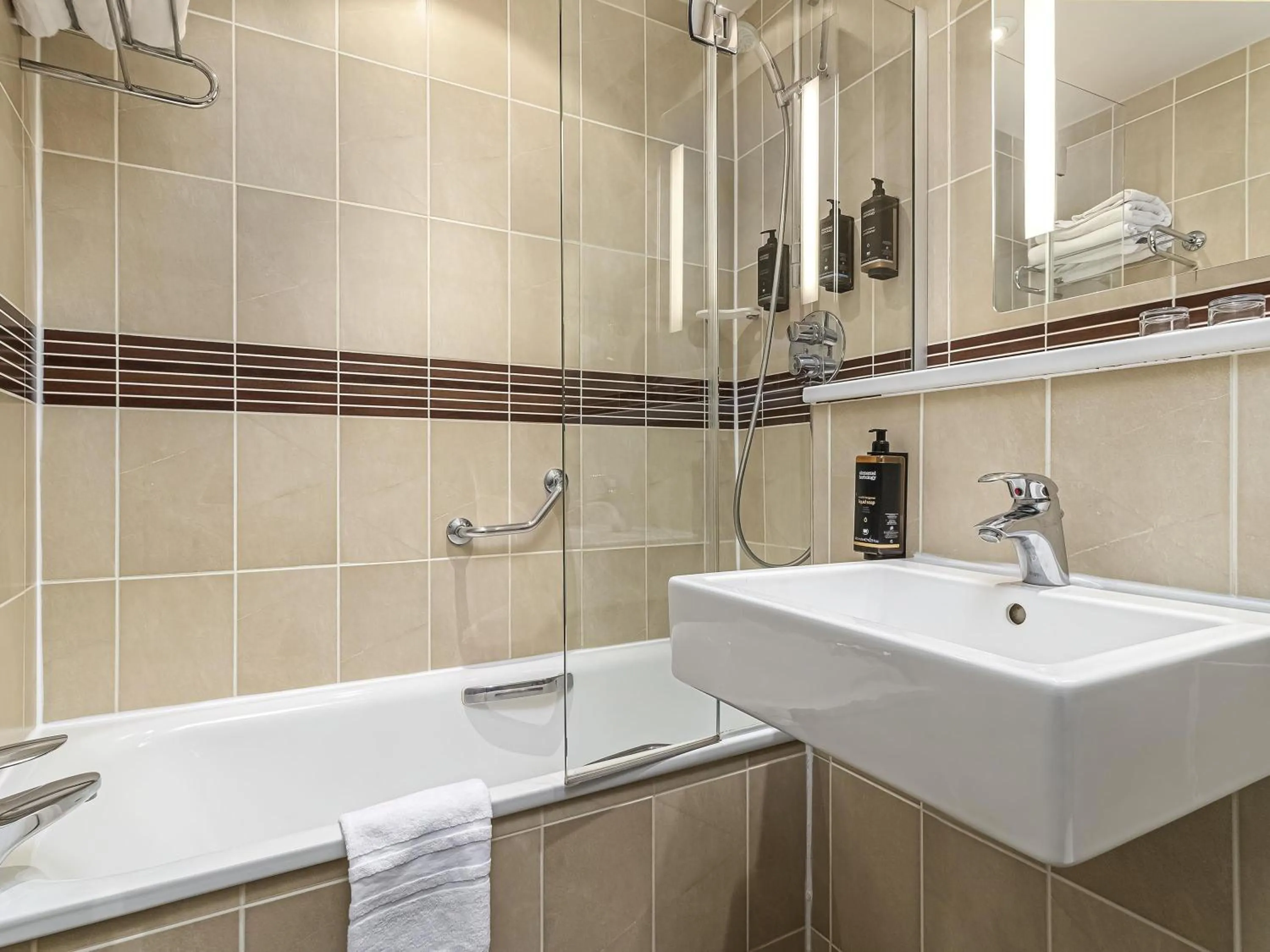 Bedroom in Mercure Salisbury White Hart Hotel & Apartments