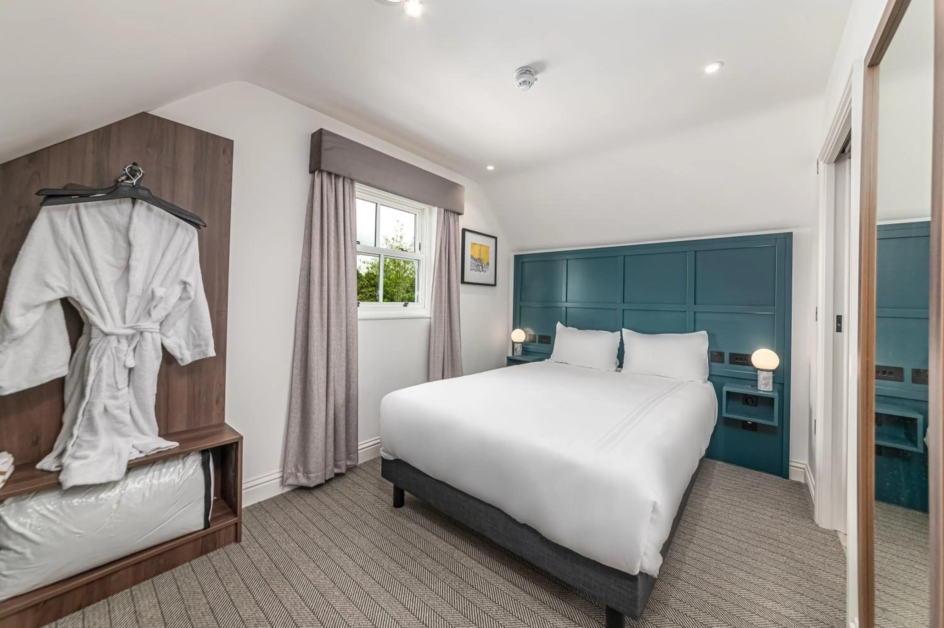 Bed in Mercure Salisbury White Hart Hotel & Apartments