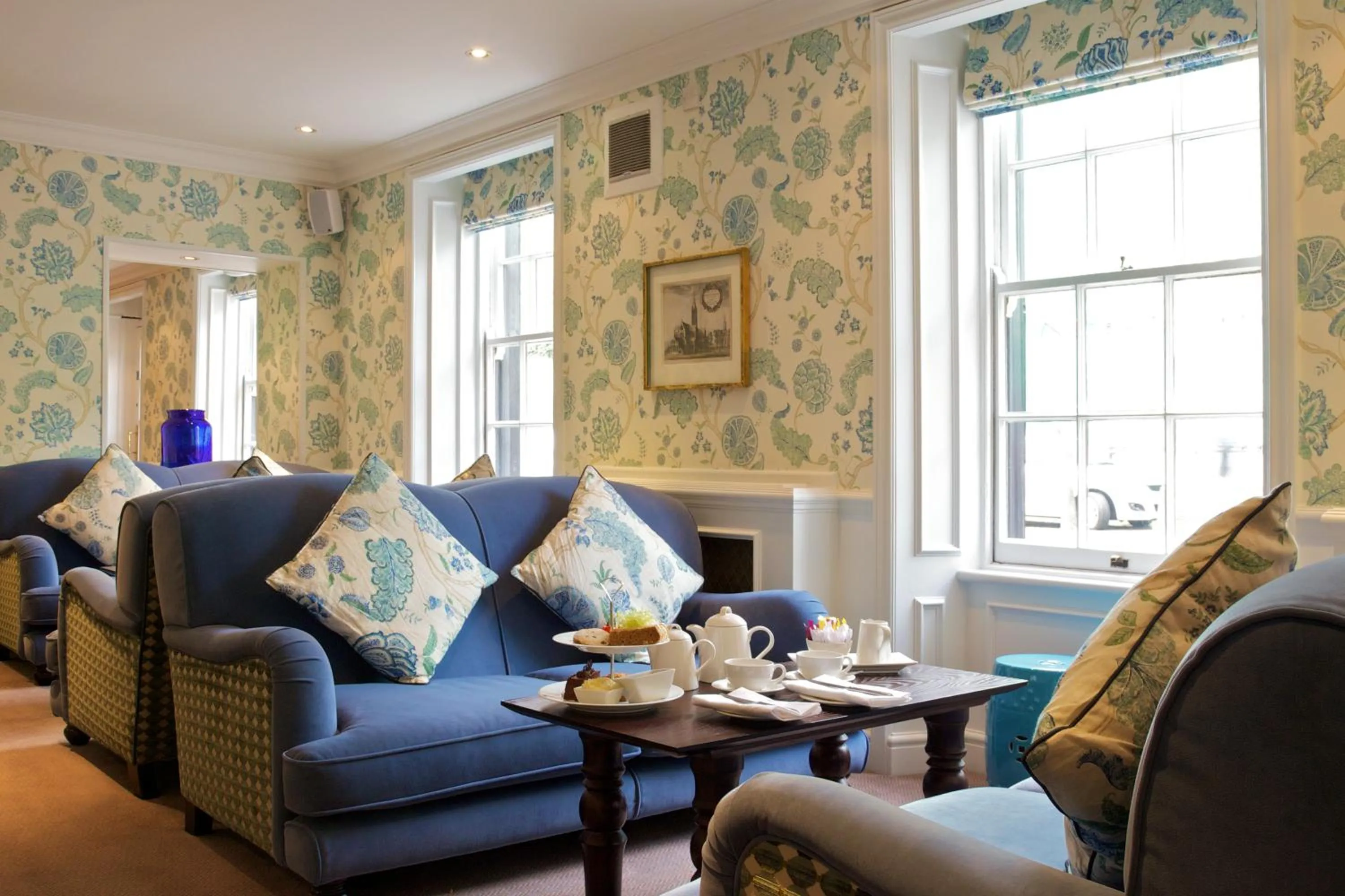 Lounge or bar in Mercure Salisbury White Hart Hotel & Apartments