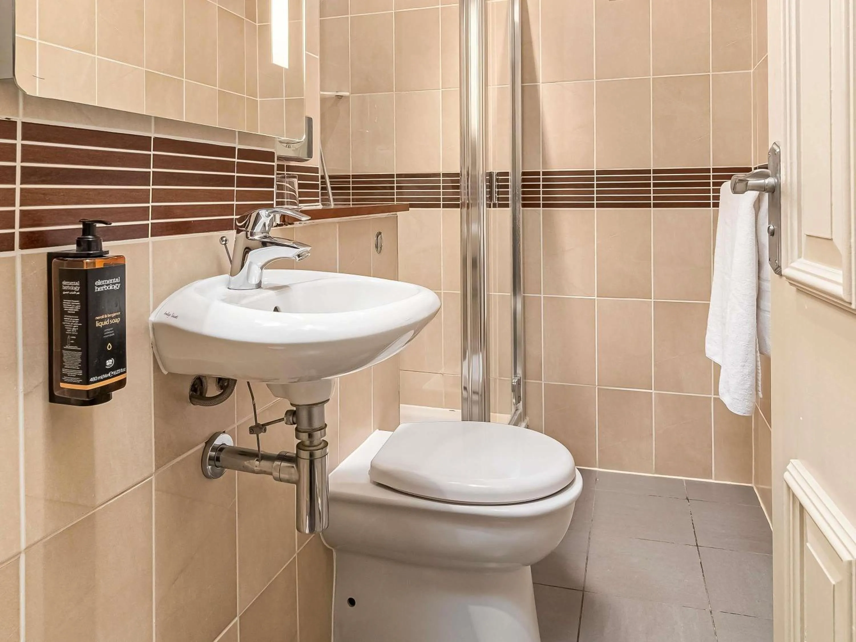 Bedroom in Mercure Salisbury White Hart Hotel & Apartments