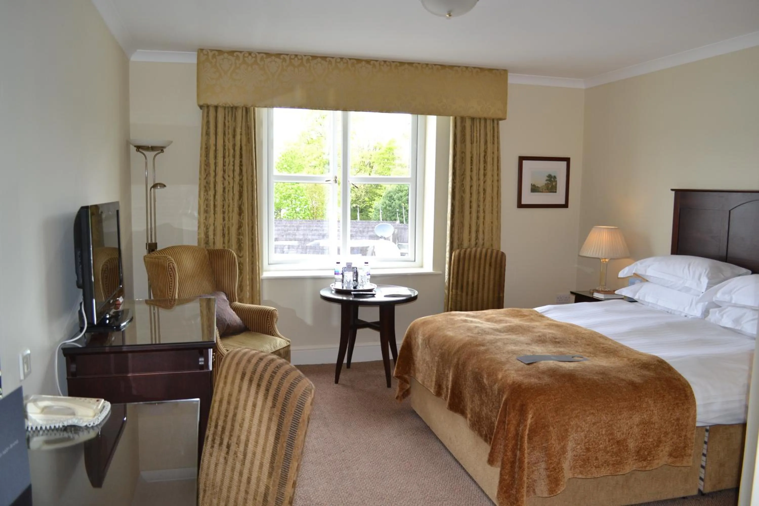 Super Deluxe King Room in Macdonald Old England Hotel & Spa