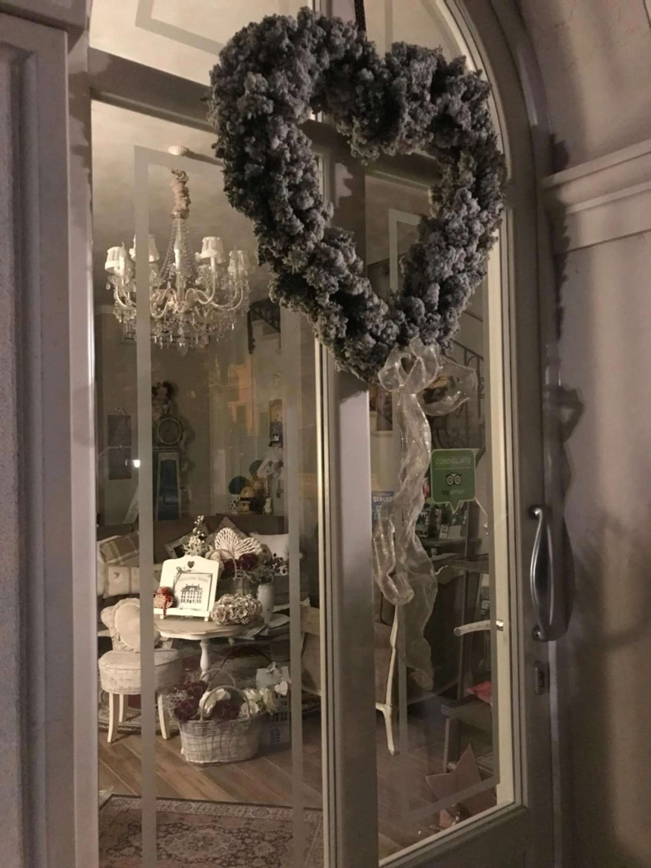 Communal lounge/ TV room in B&B Sul Garda