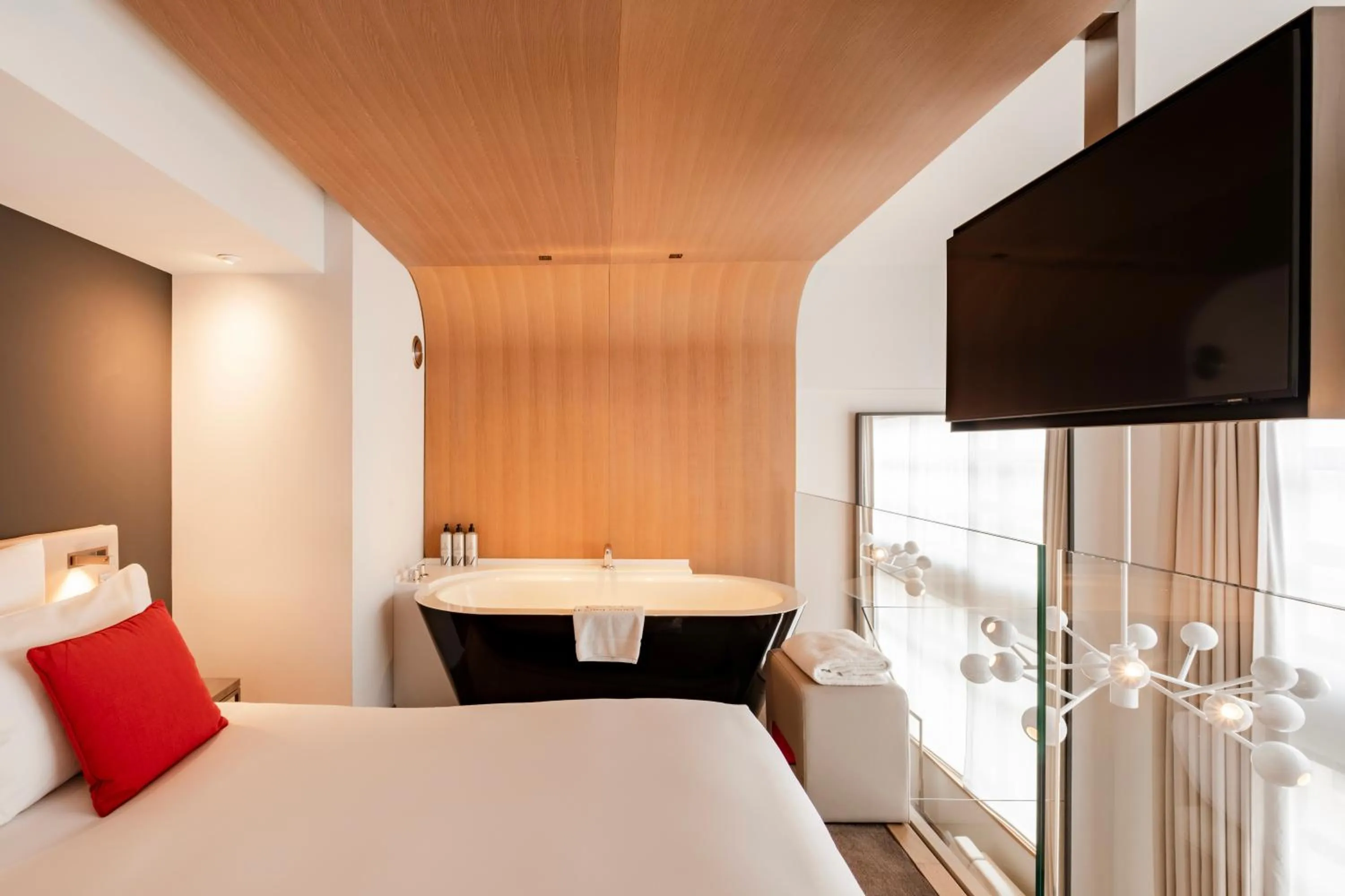 Bedroom, Bed in Le Cinq Codet