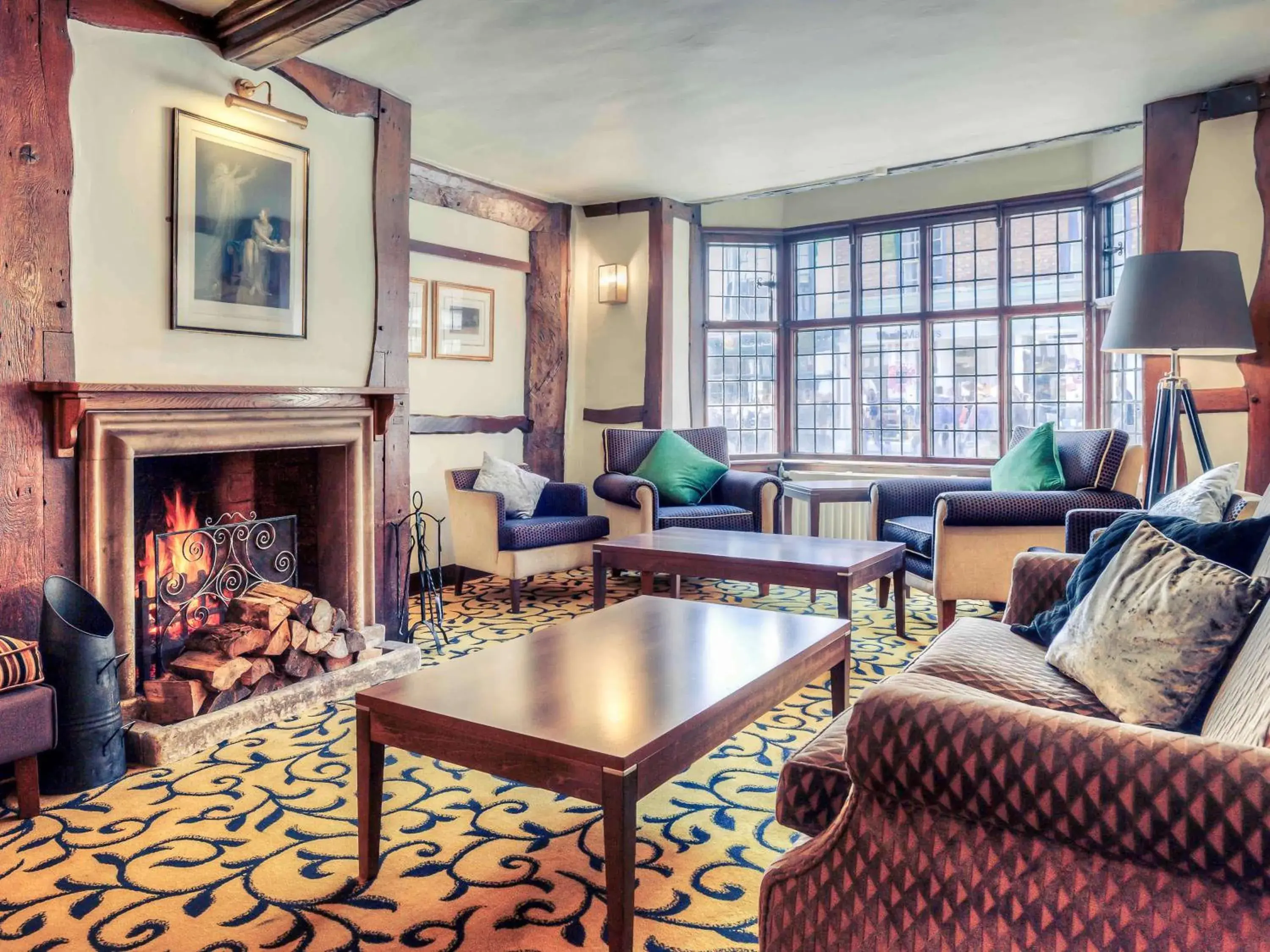 Property building, Seating Area in Mercure Stratford Upon Avon Shakespeare Hotel