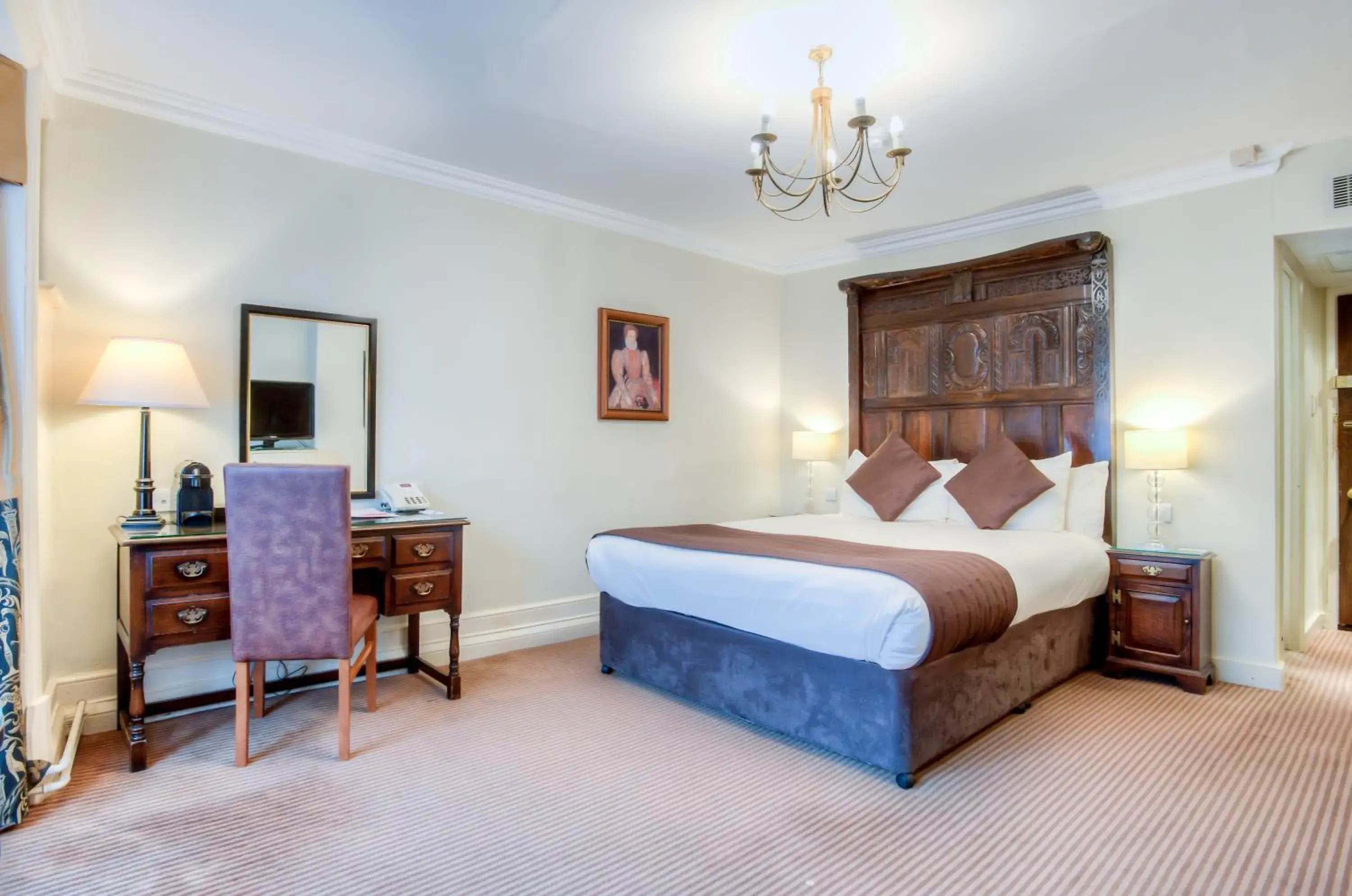 Bedroom in Mercure Stratford Upon Avon Shakespeare Hotel