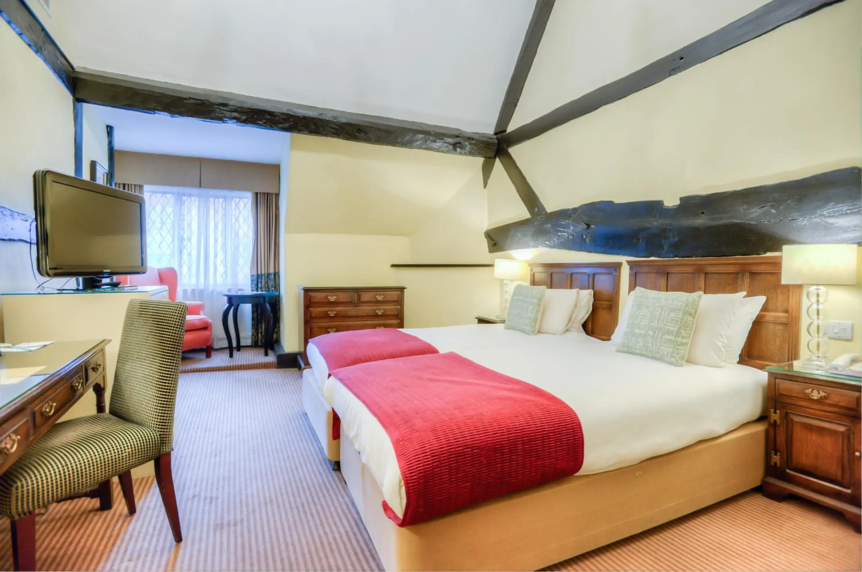 Photo of the whole room in Mercure Stratford Upon Avon Shakespeare Hotel