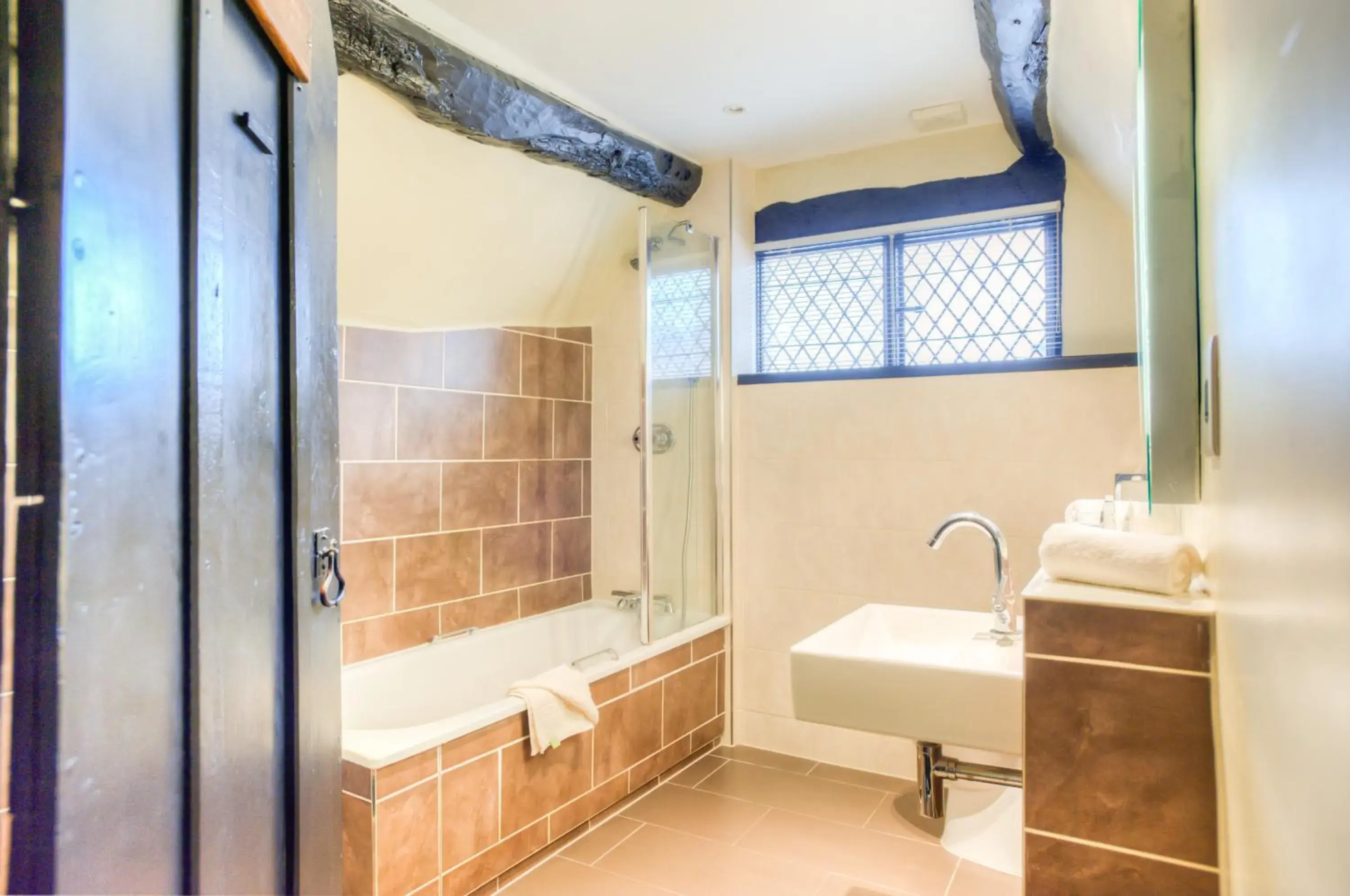 Bathroom in Mercure Stratford Upon Avon Shakespeare Hotel