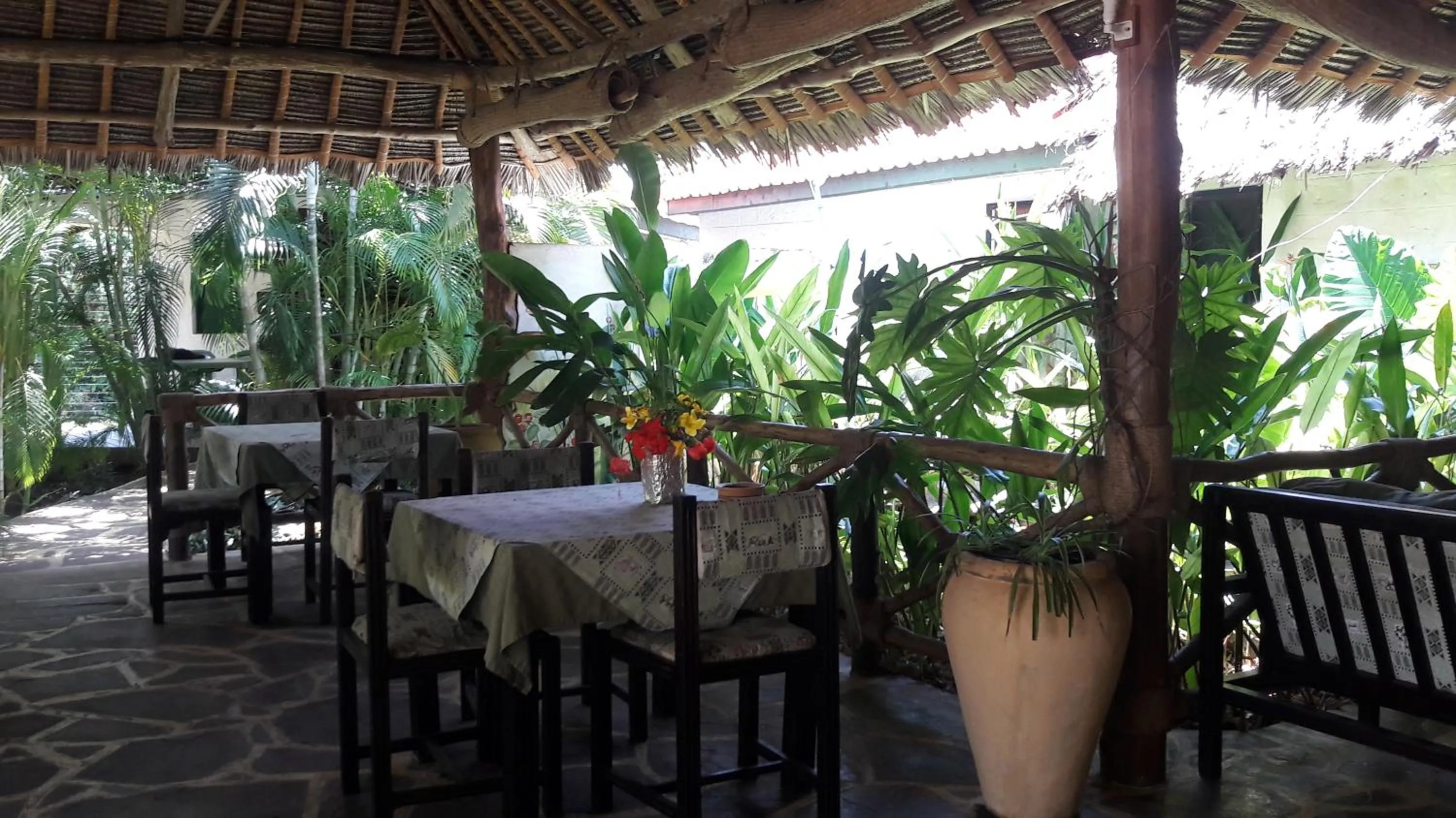 Restaurant/places to eat in African Dream Cottages - Diani Beach