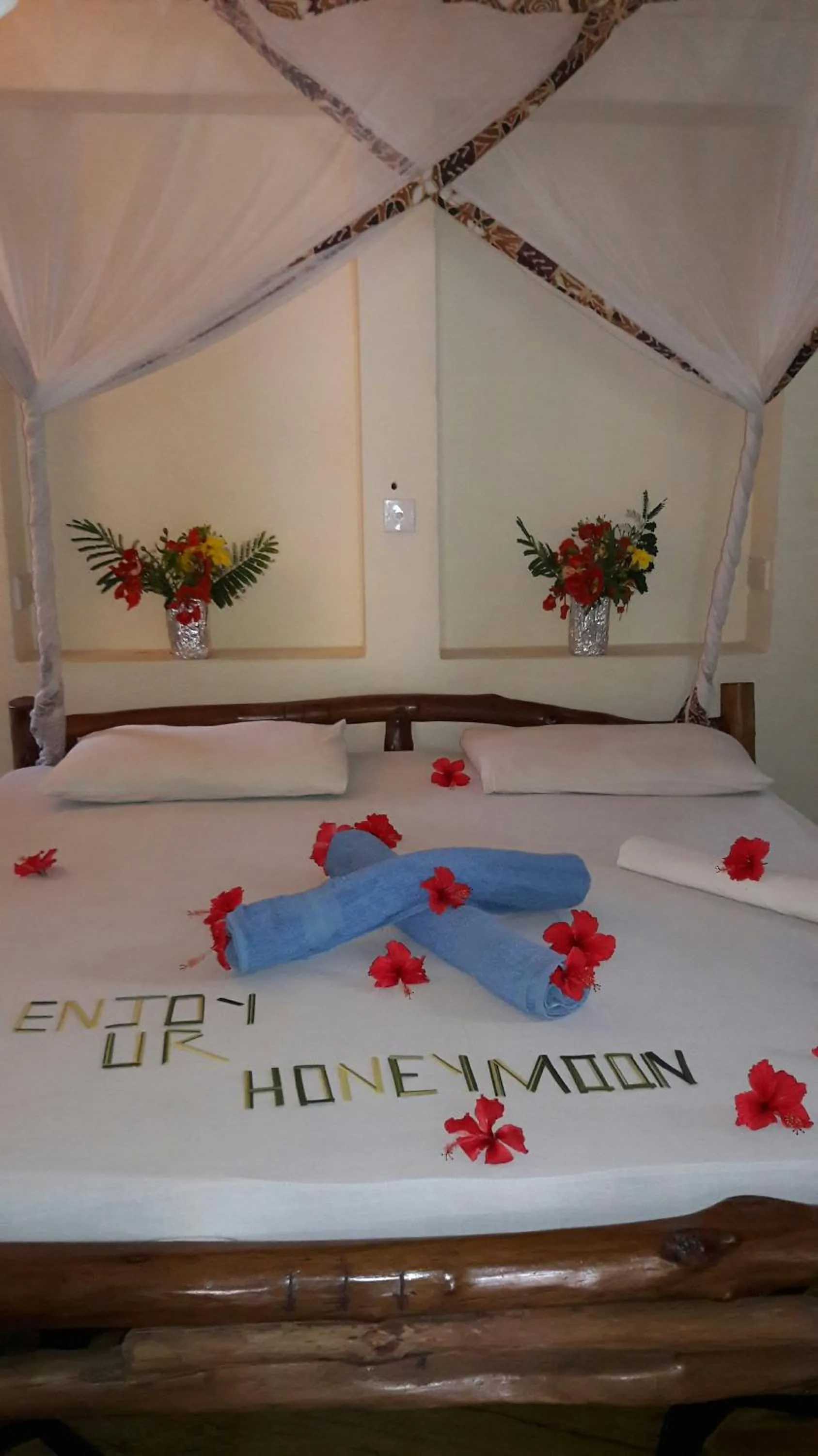 Bed in African Dream Cottages - Diani Beach