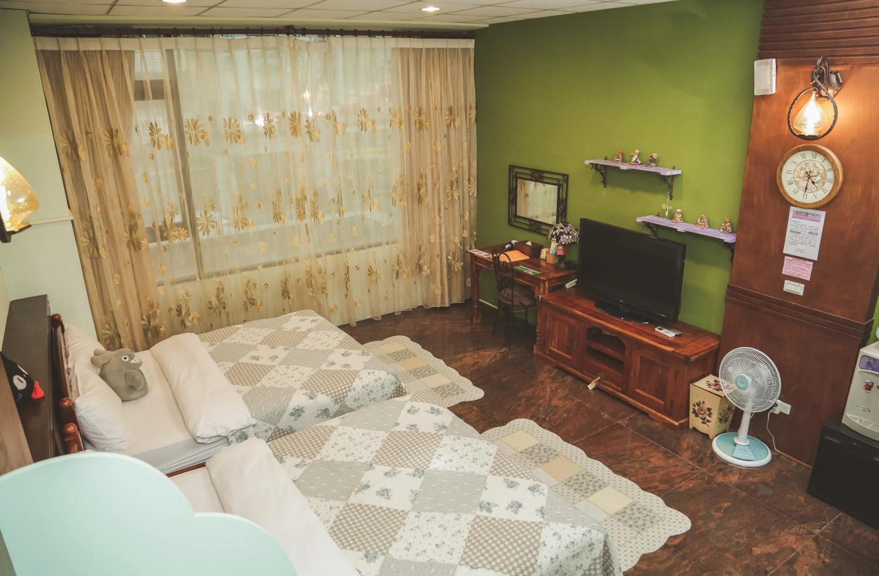 Photo of the whole room in Zhong Shan 330