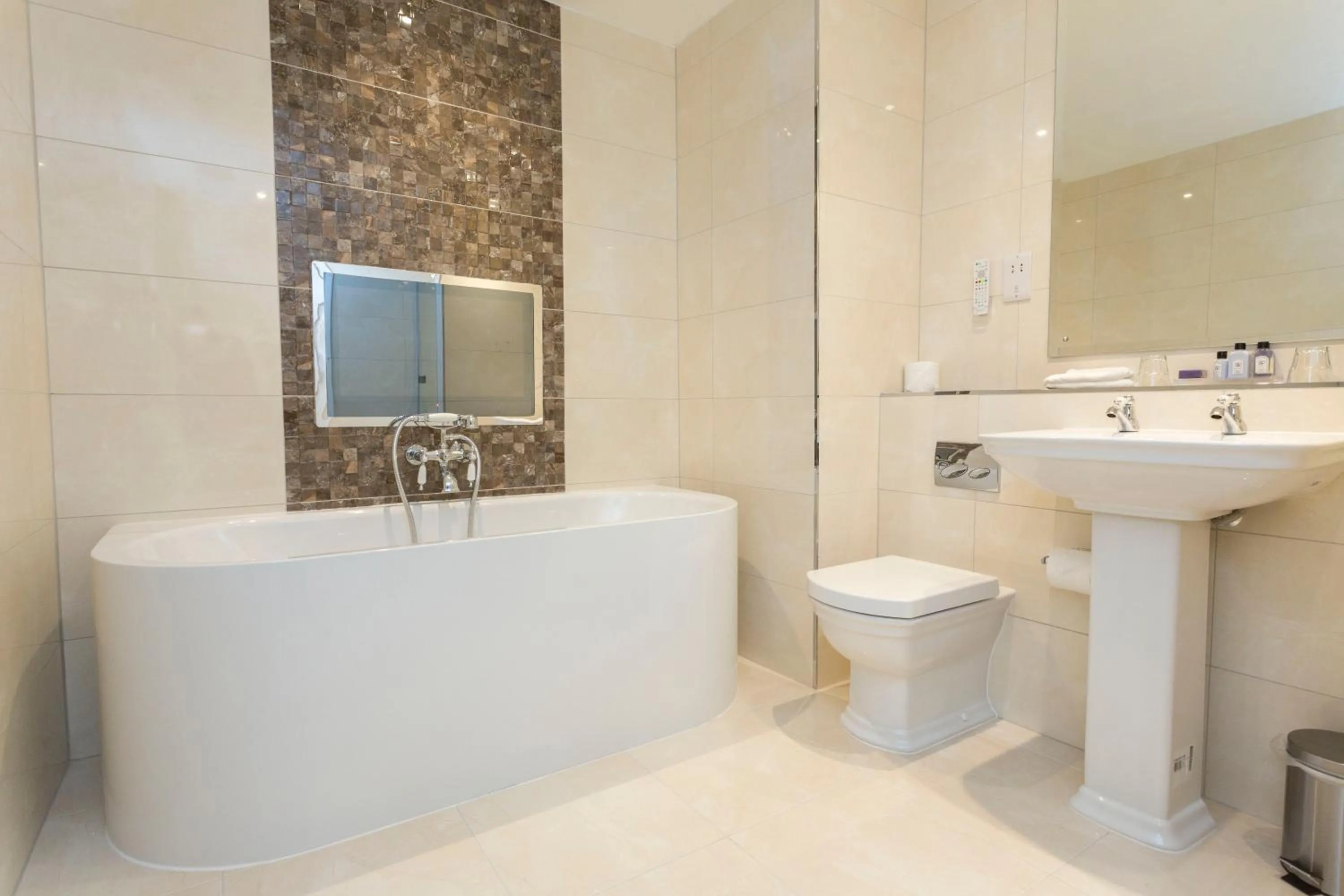 Bathroom in Swan's Nest Hotel