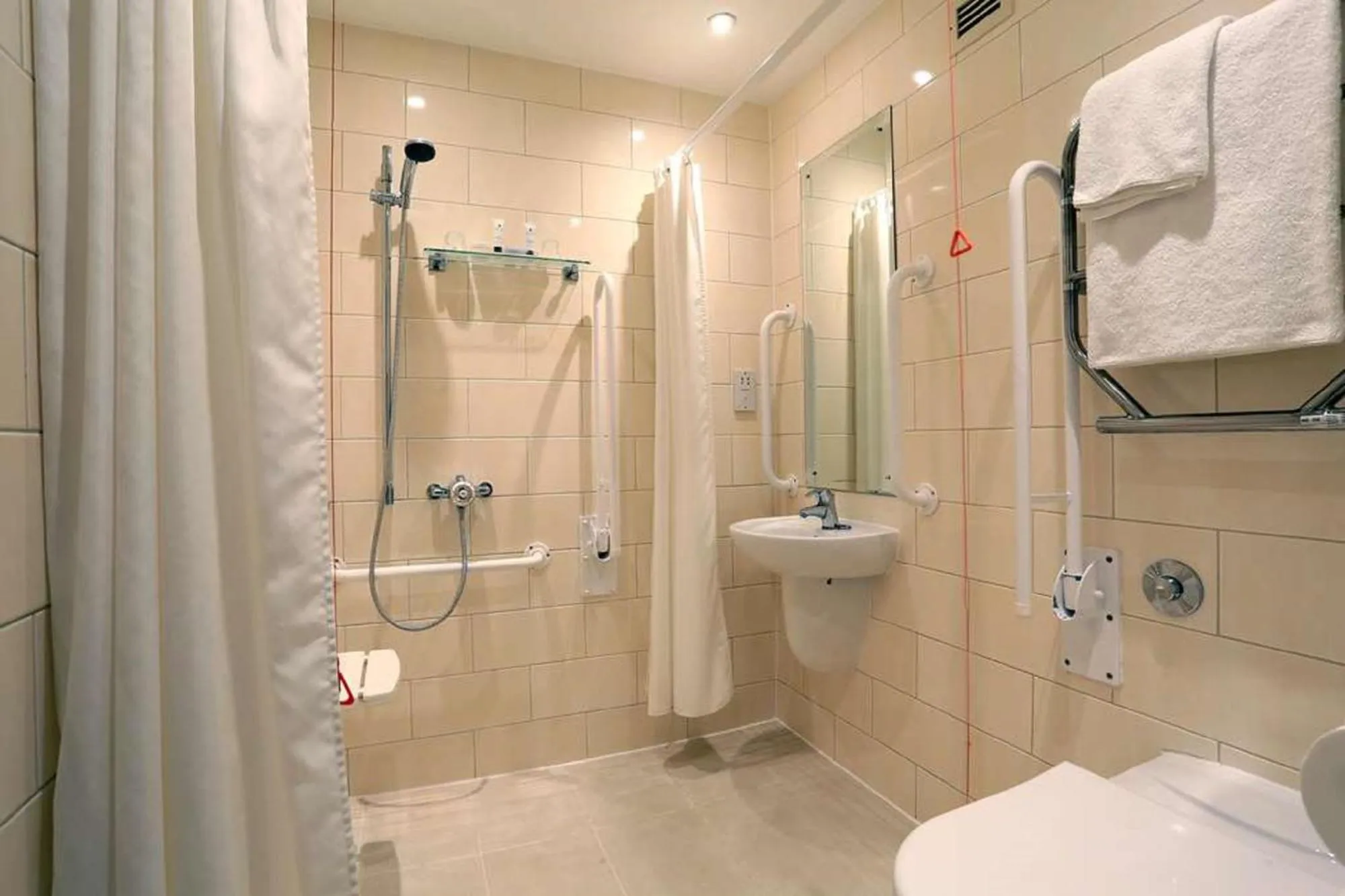 Bathroom in Swan's Nest Hotel