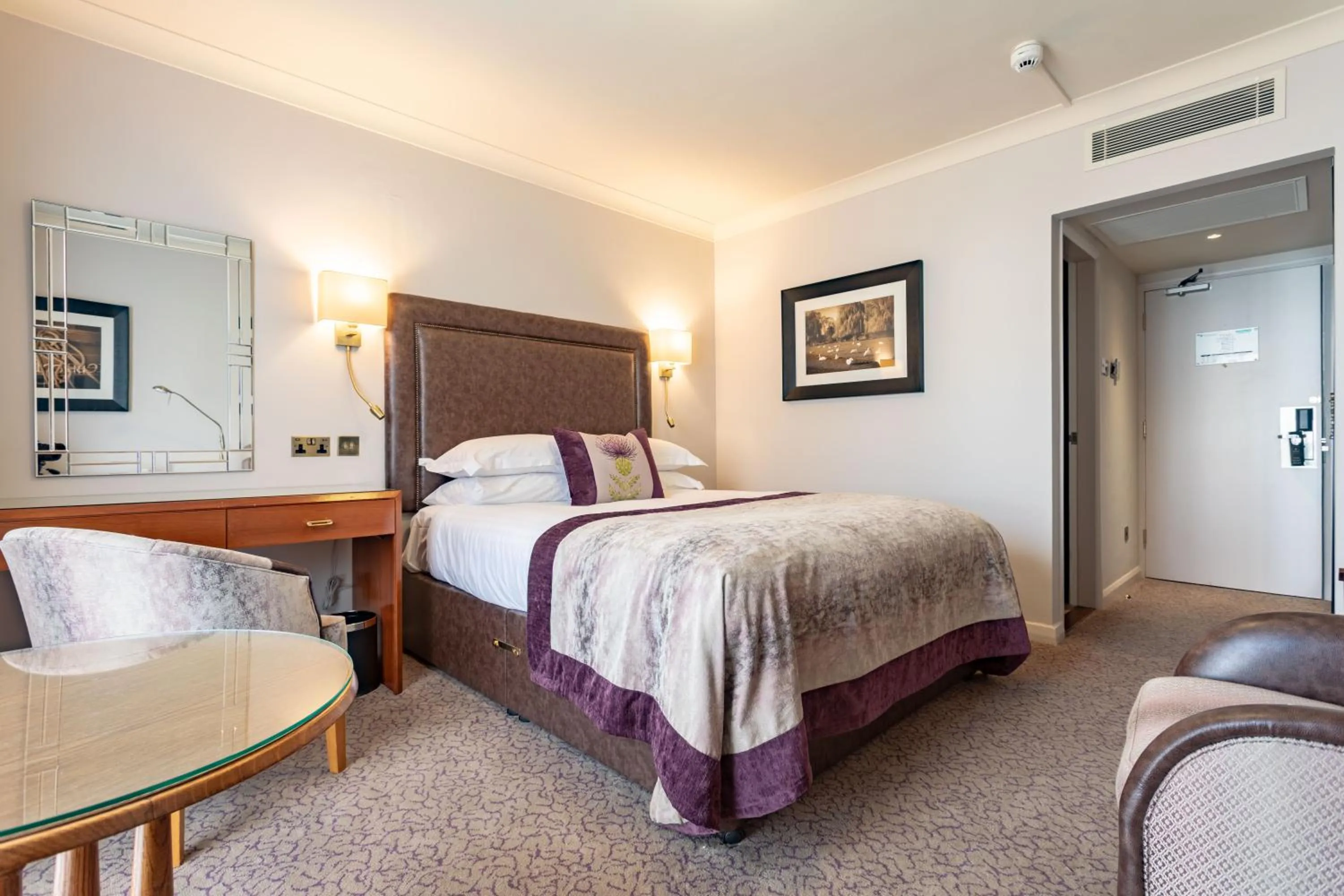 Bedroom, Bed in Swan's Nest Hotel