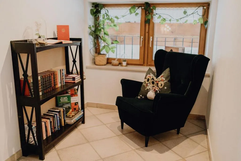 Library in Dorfcafe Unken Hotelpension sWirtshaus im Dorf