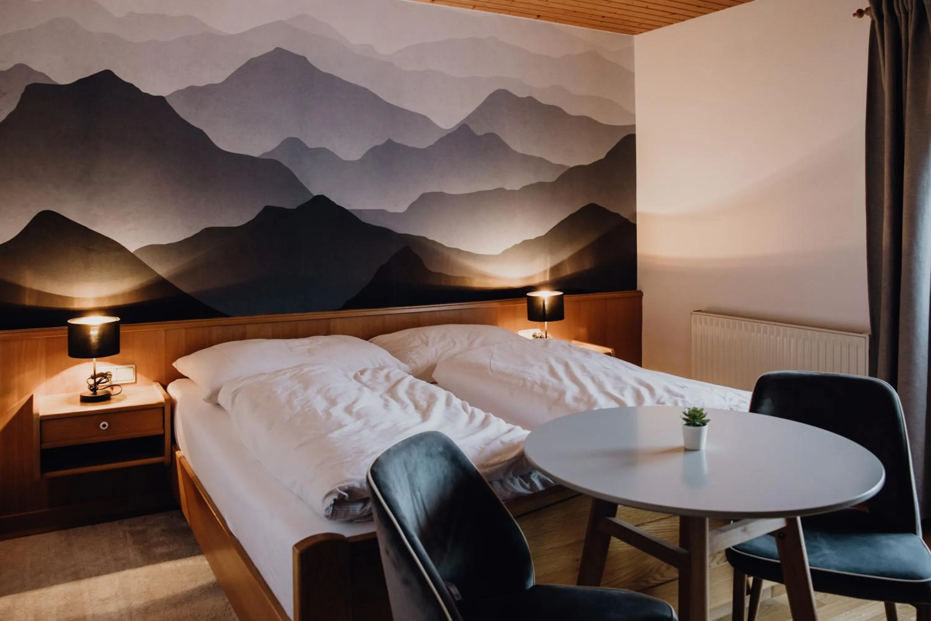 Photo of the whole room, Bed in Dorfcafe Unken Hotelpension sWirtshaus im Dorf