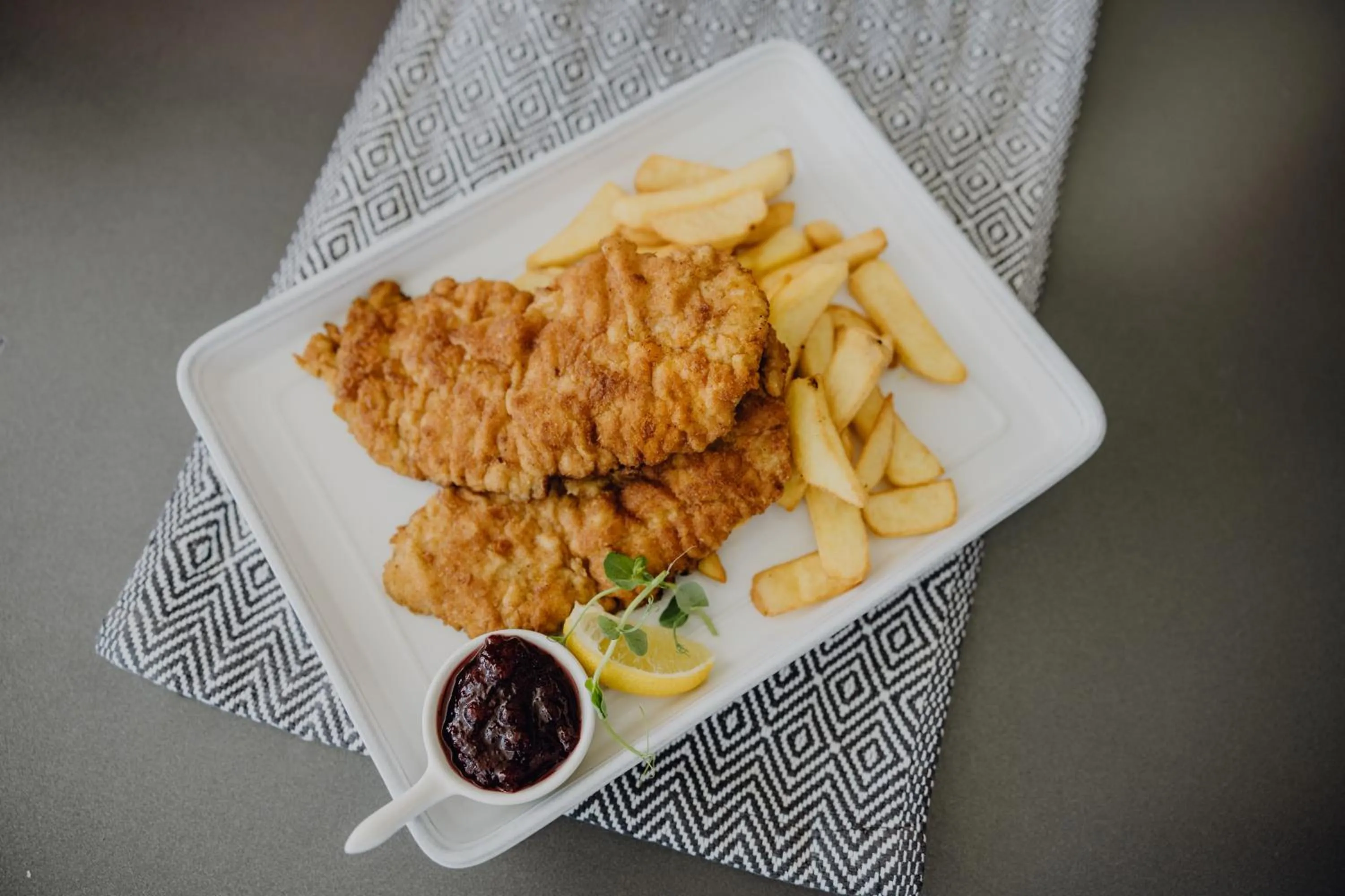 Food and drinks in Dorfcafe Unken Hotelpension sWirtshaus im Dorf