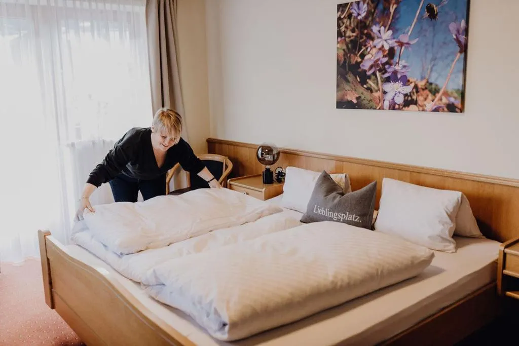 Bedroom, Bed in Dorfcafe Unken Hotelpension sWirtshaus im Dorf