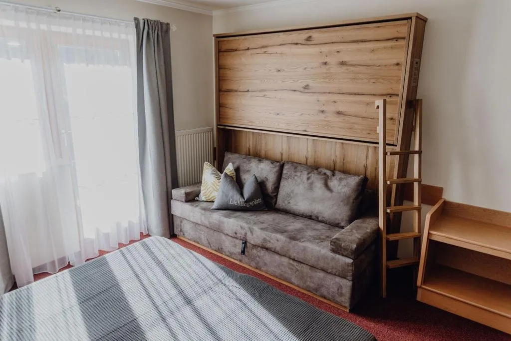 children, Bed in Dorfcafe Unken Hotelpension sWirtshaus im Dorf