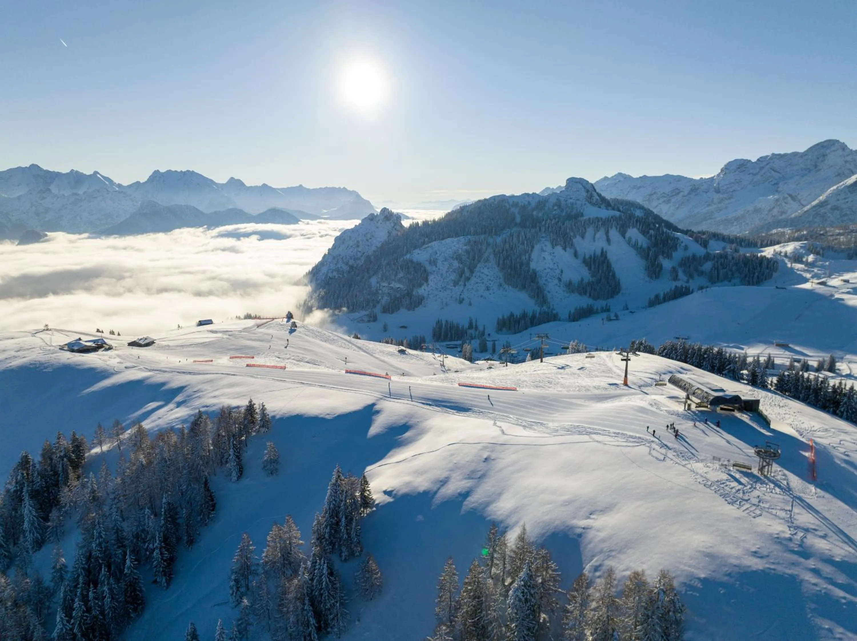 Skiing in Dorfcafe Unken Hotelpension sWirtshaus im Dorf