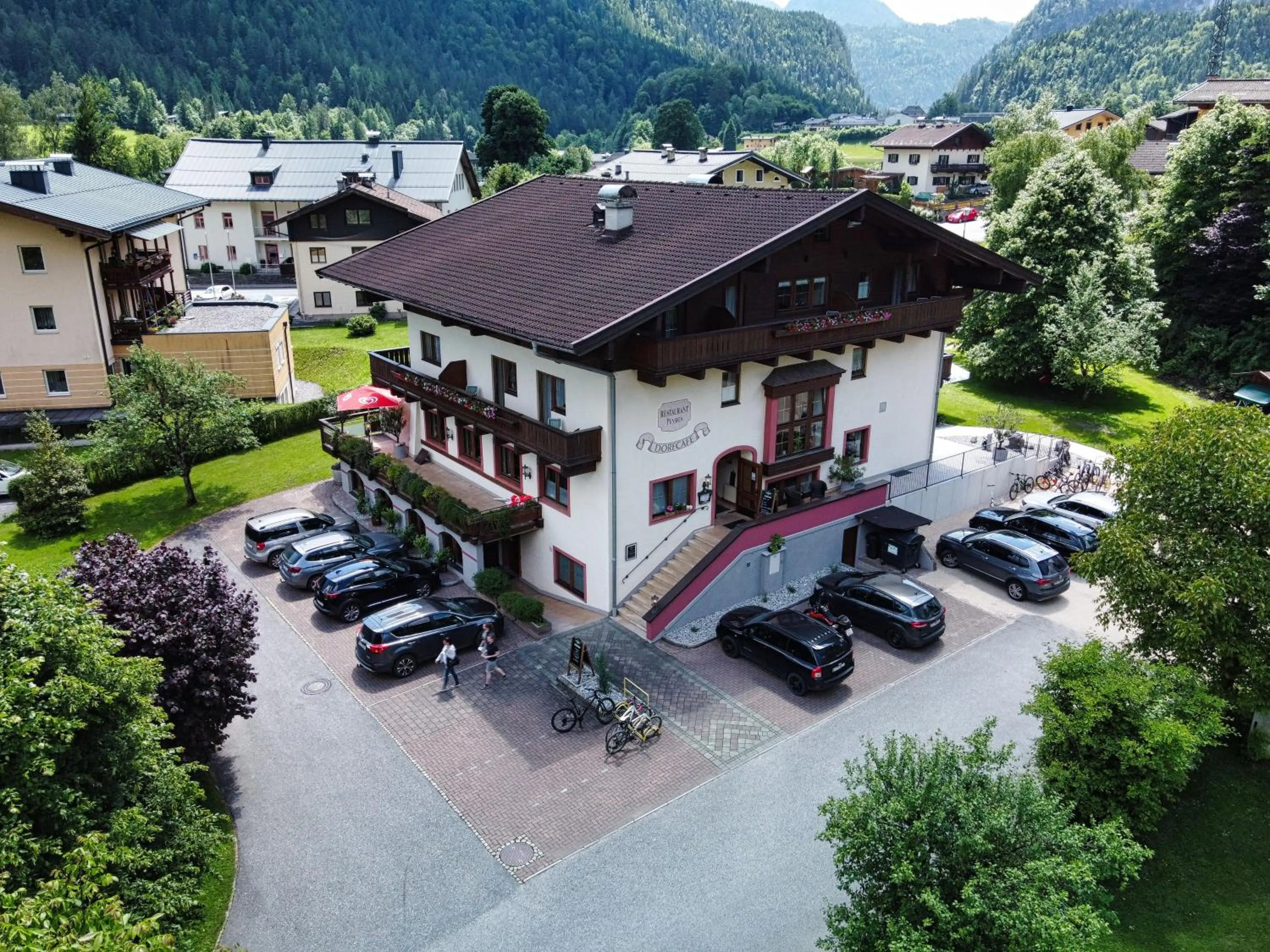 Property building in Dorfcafe Unken Hotelpension sWirtshaus im Dorf