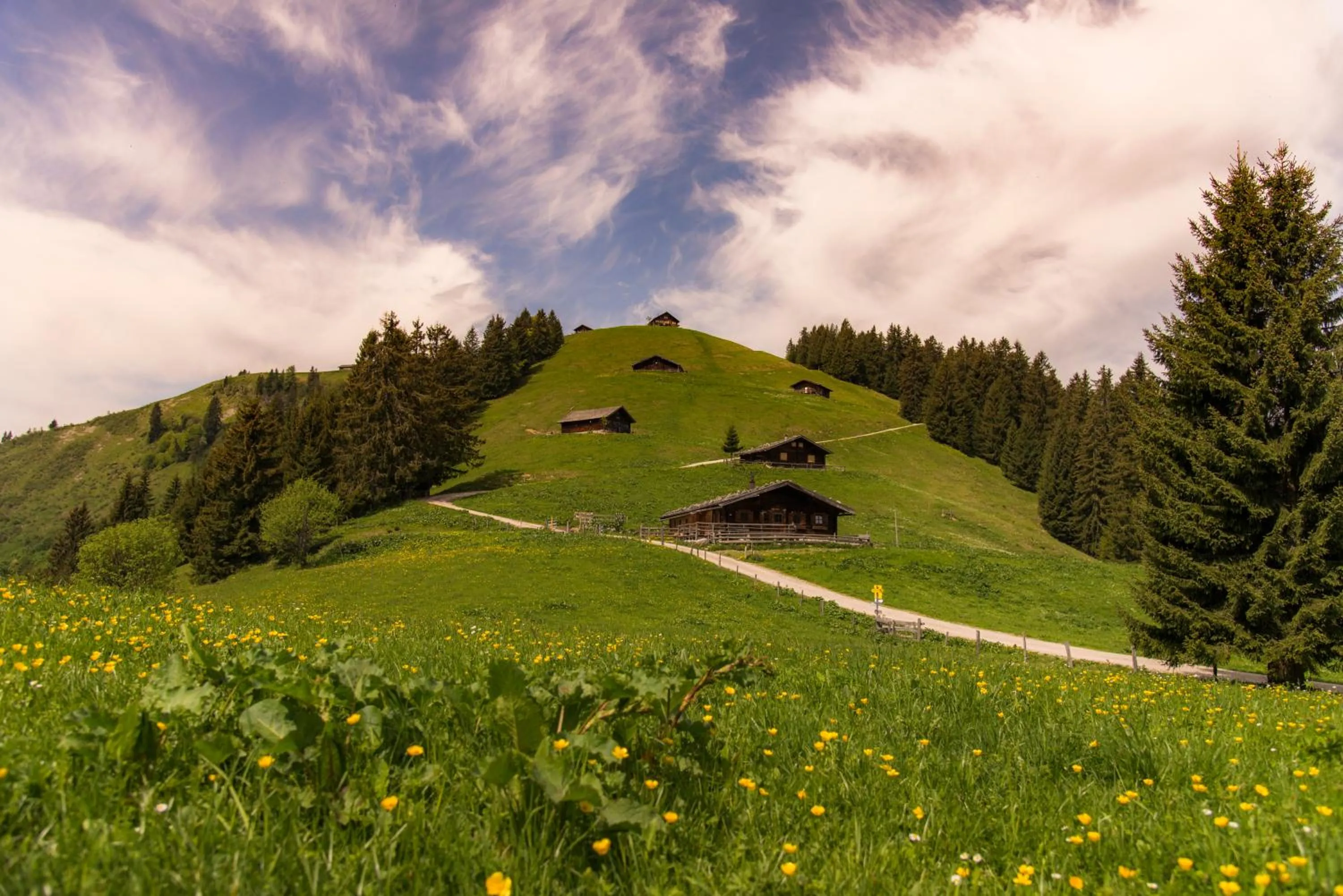 Hiking in Dorfcafe Unken Hotelpension sWirtshaus im Dorf