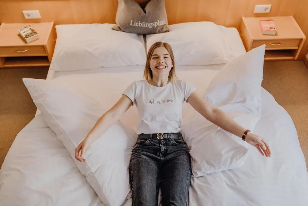 Bedroom, Bed in Dorfcafe Unken Hotelpension sWirtshaus im Dorf