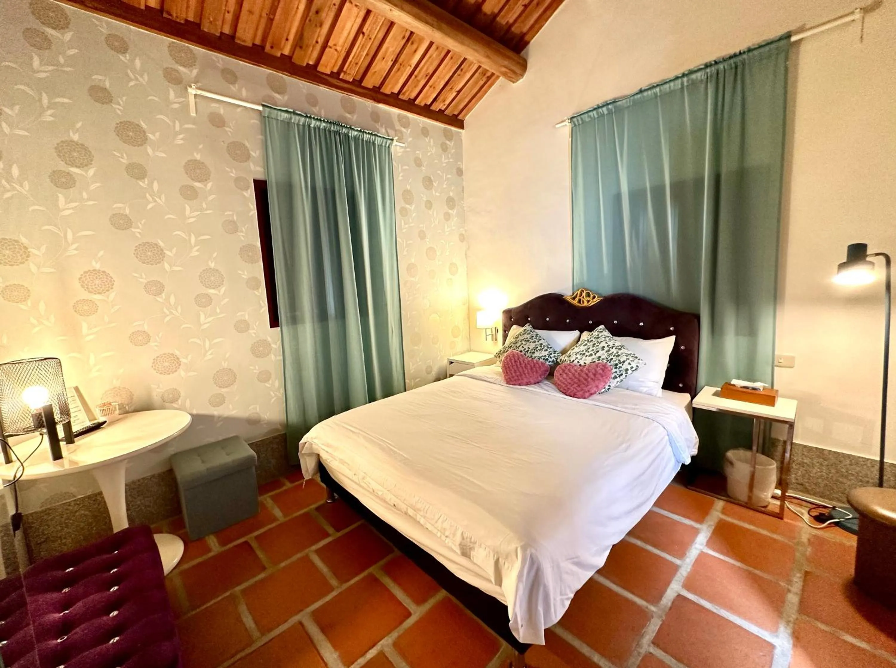 People, Bed in I-Shan B&B