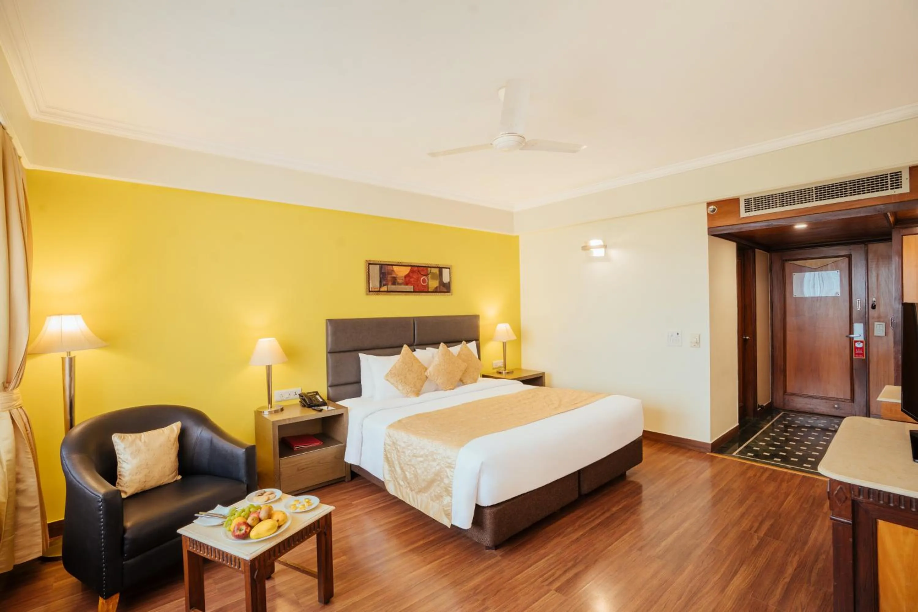 View (from property/room), Bed in The Piccadily