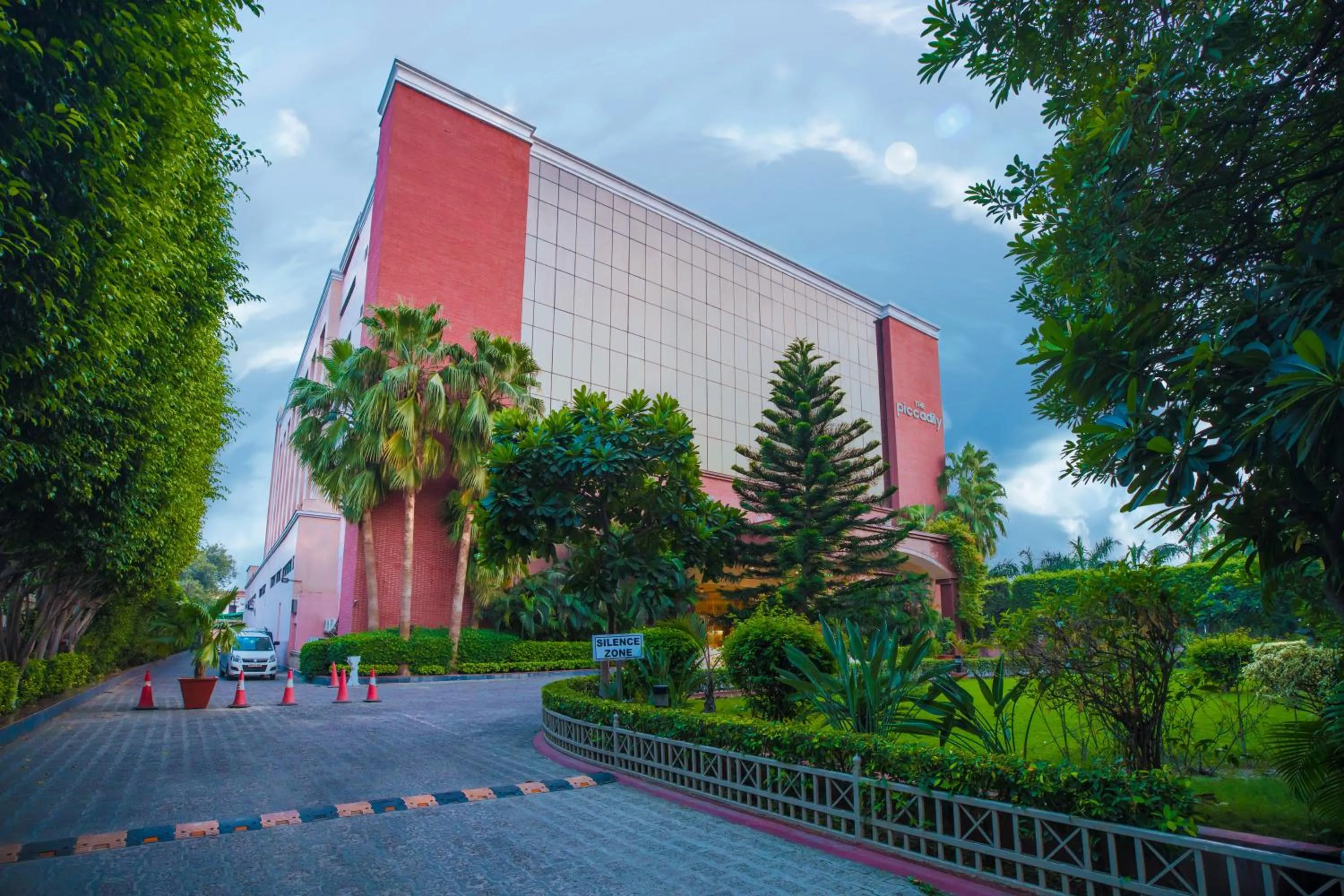 Area and facilities in The Piccadily