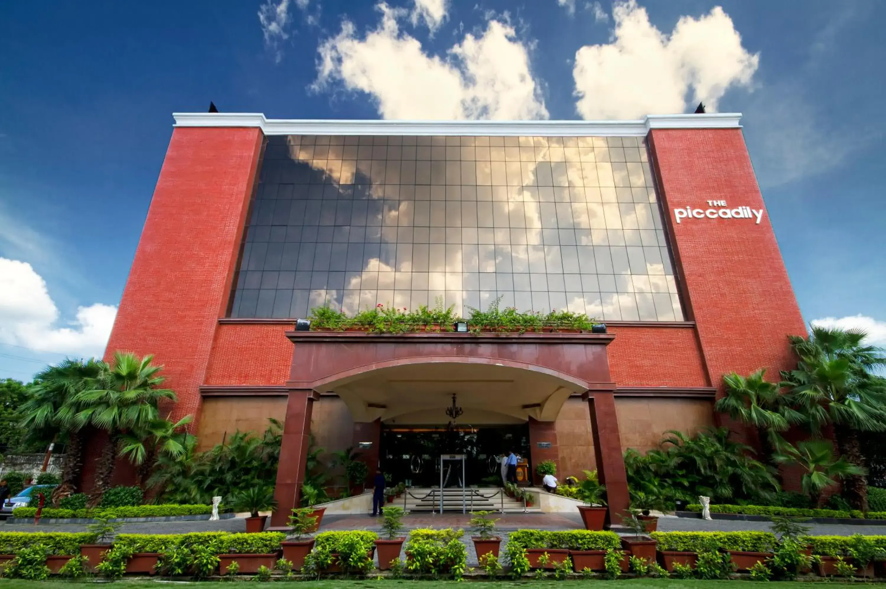 Facade/entrance in The Piccadily Facade/entrance in The Piccadily