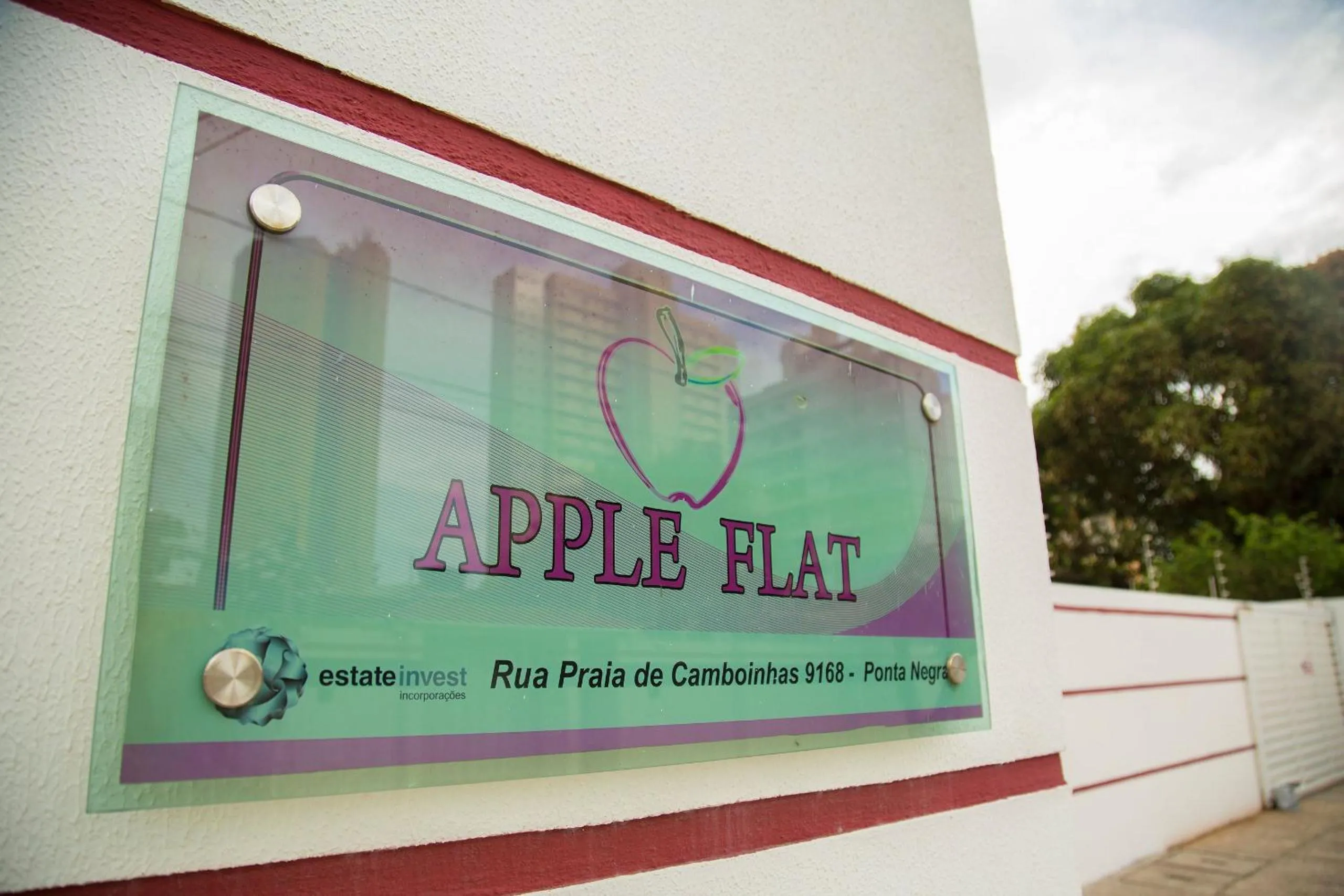 Facade/entrance in Apple Flat #201 - Apê em Ponta Negra por Carpediem