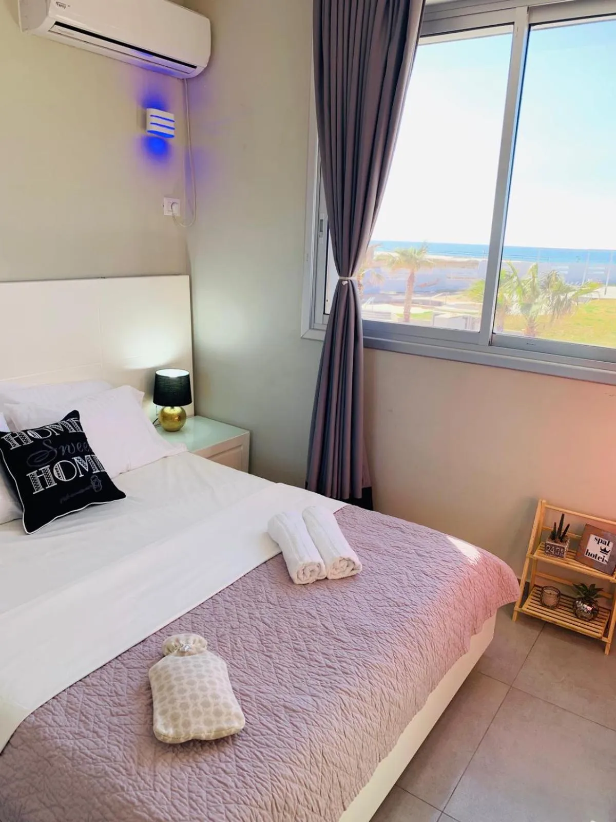 Bedroom, Bed in Motel Hofim