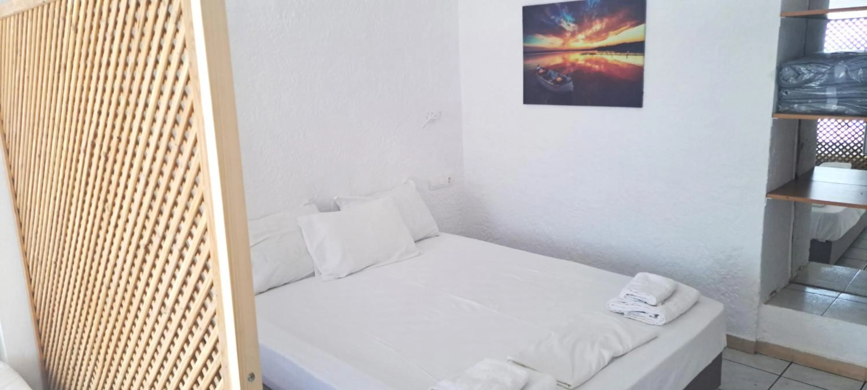 Bedroom, Bed in Jimmy's Apartments