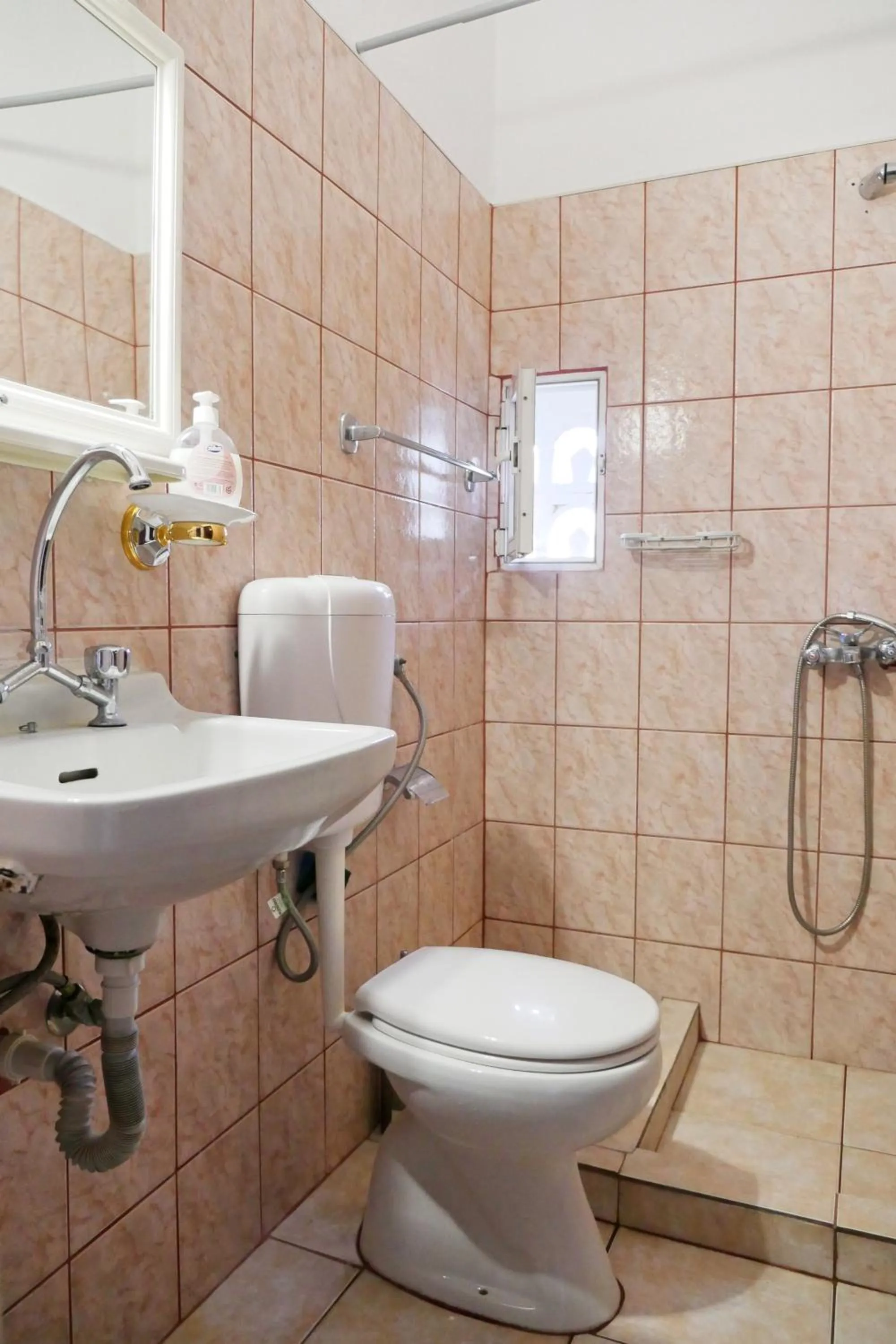 Bathroom in Jimmy's Apartments