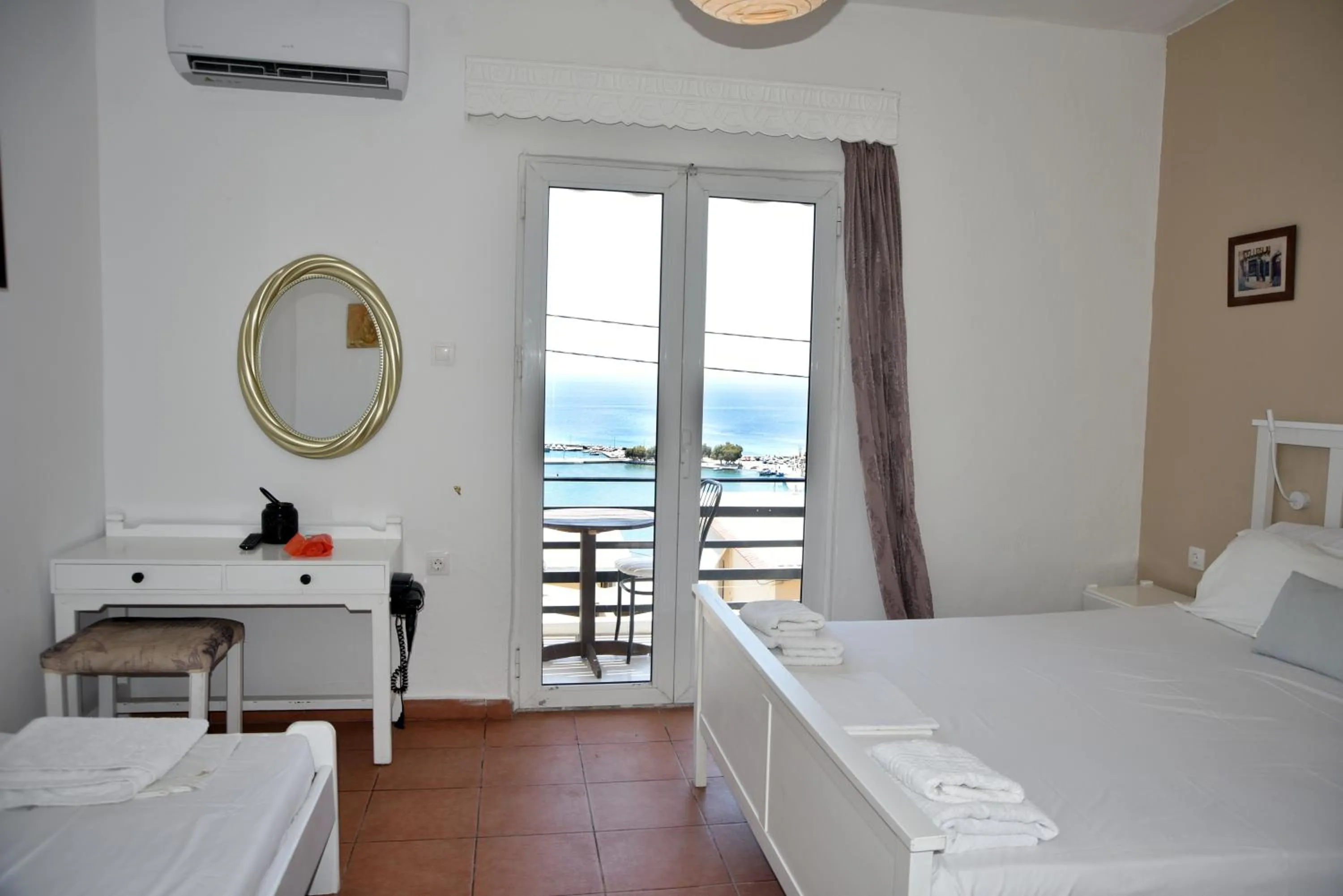 Bedroom, Bed in Jimmy's Apartments