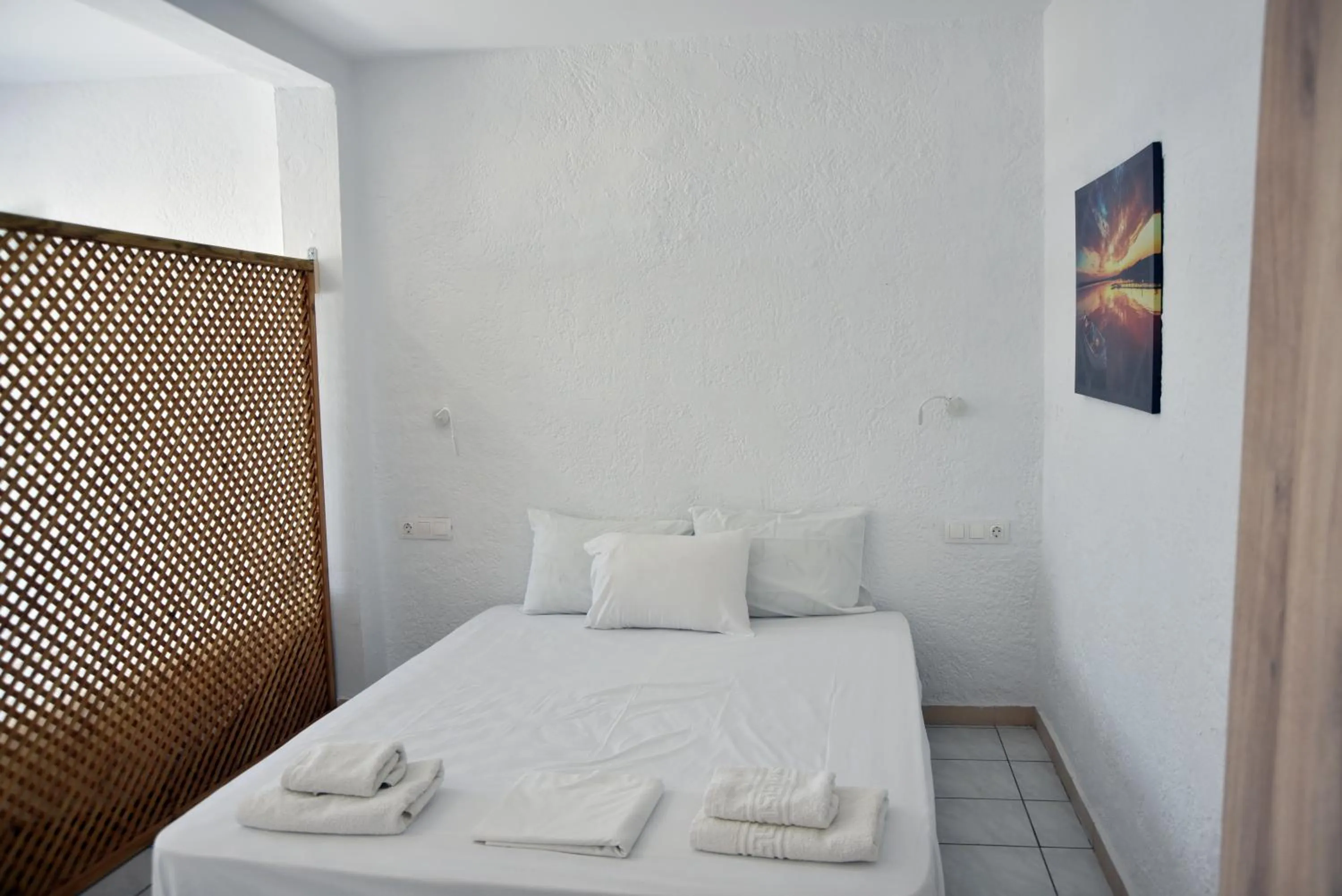 Bedroom, Bed in Jimmy's Apartments