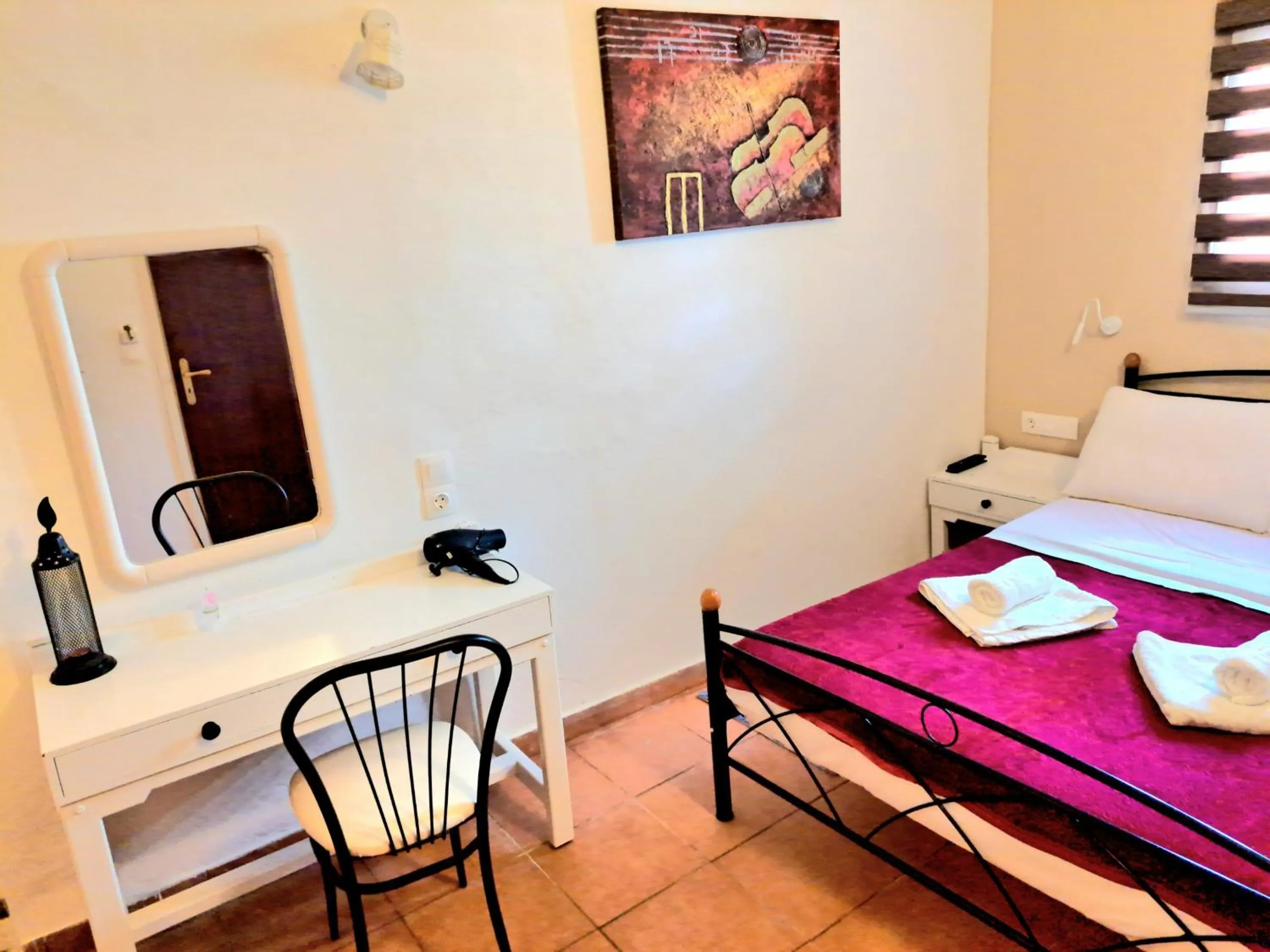 Bedroom, Bed in Jimmy's Apartments