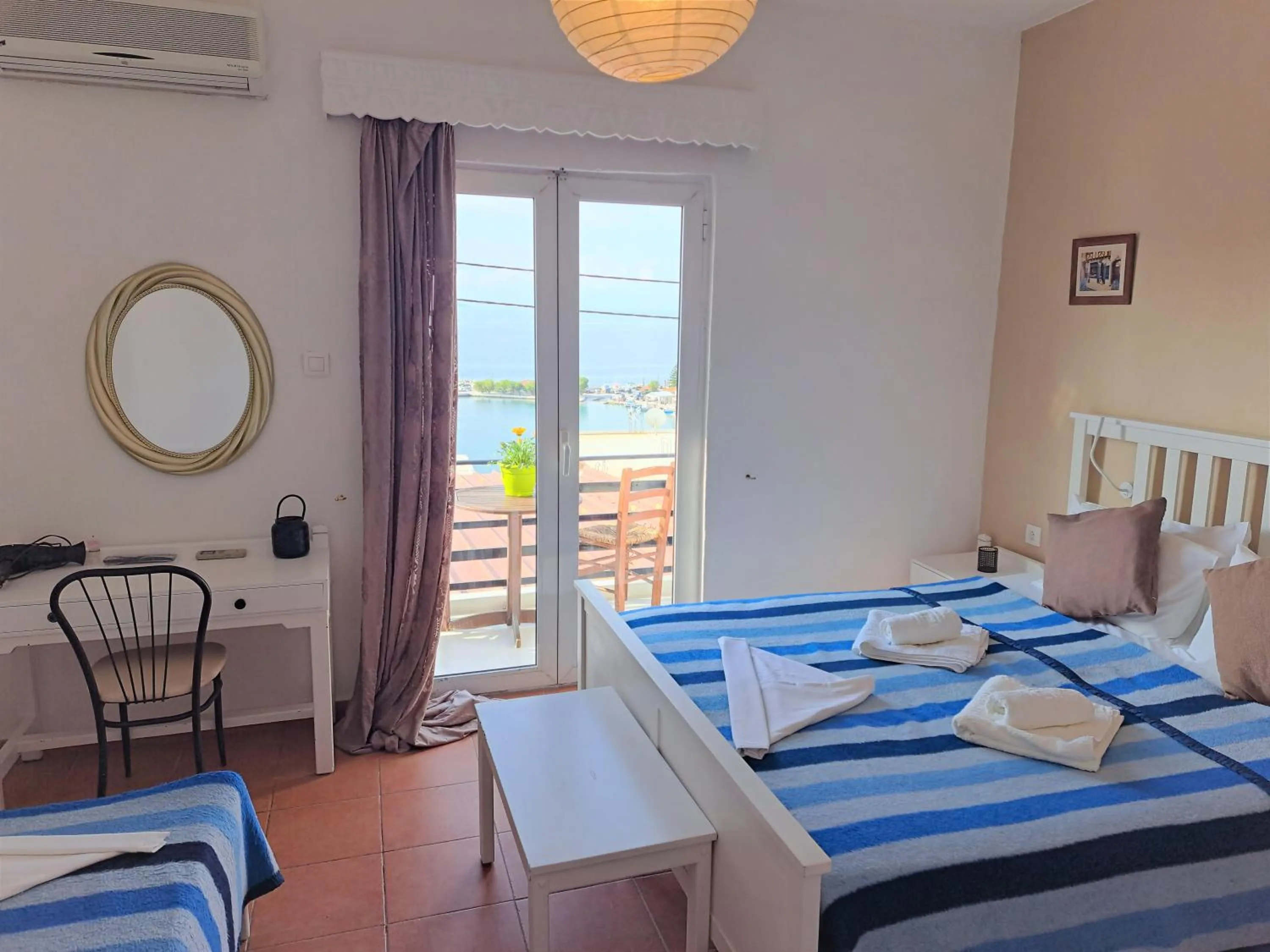 Living room, Bed in Jimmy's Apartments