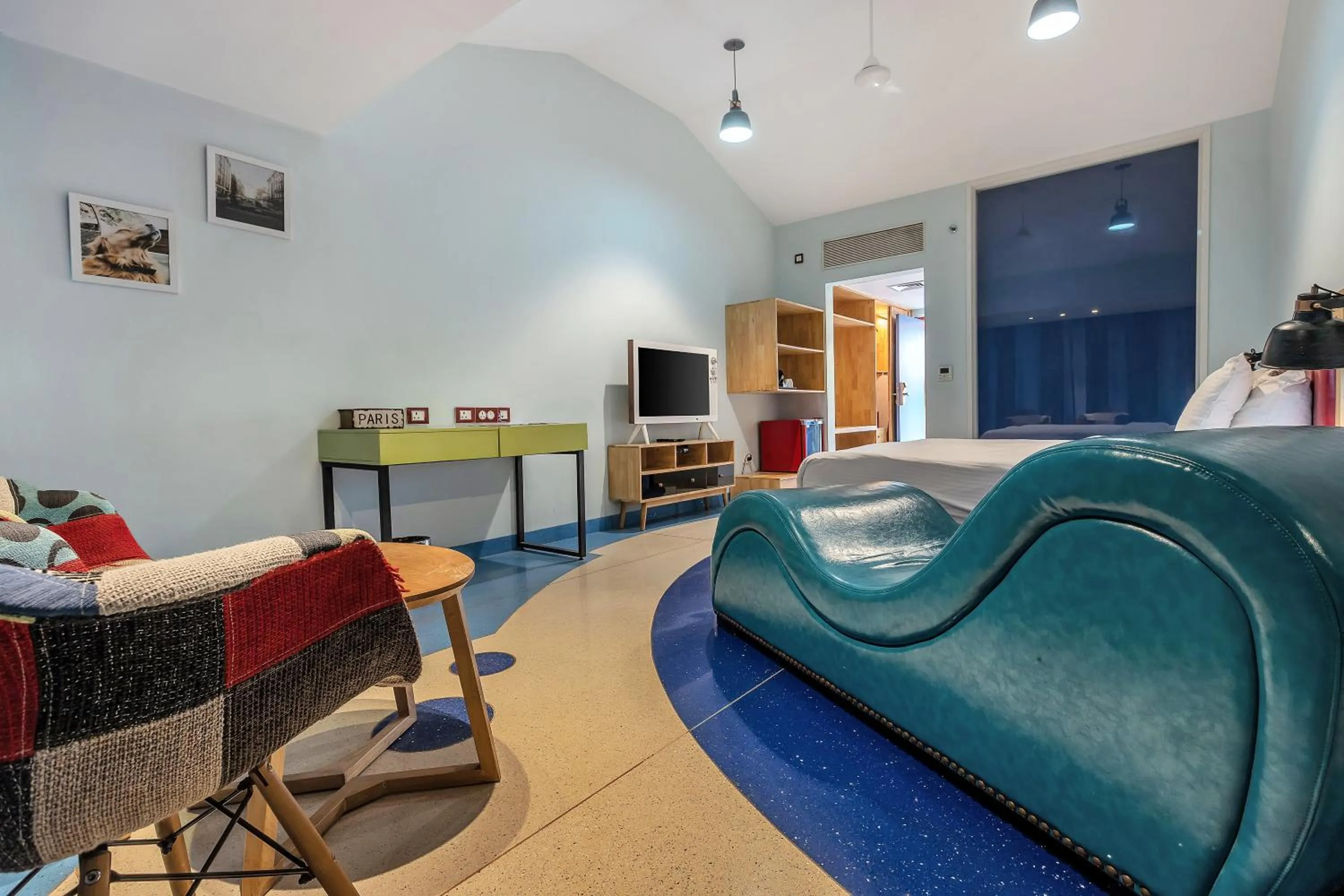 TV and multimedia in Sandoz Vagator Goa