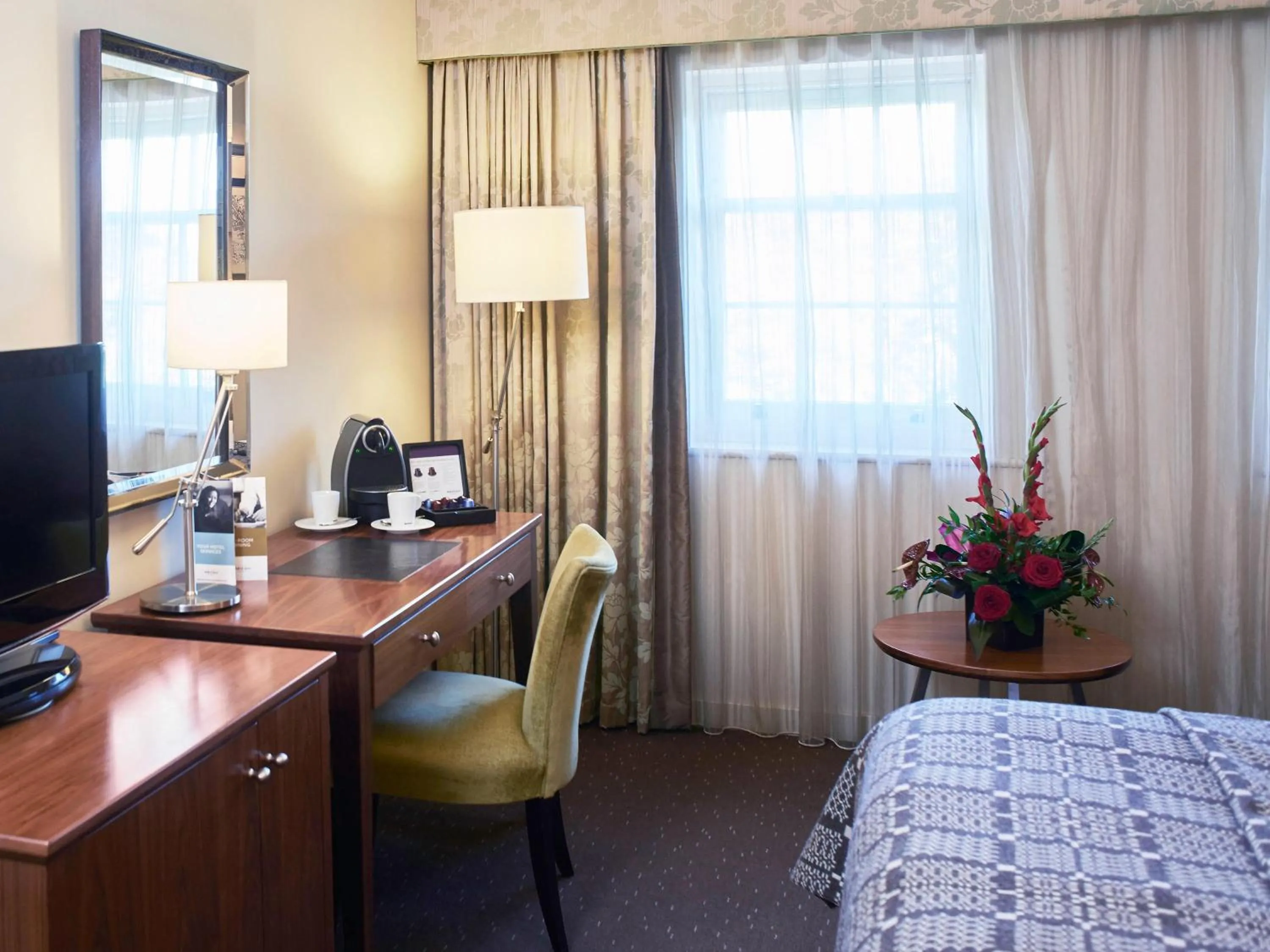 Coffee/tea facilities, Bed in Mercure Exeter Southgate Hotel