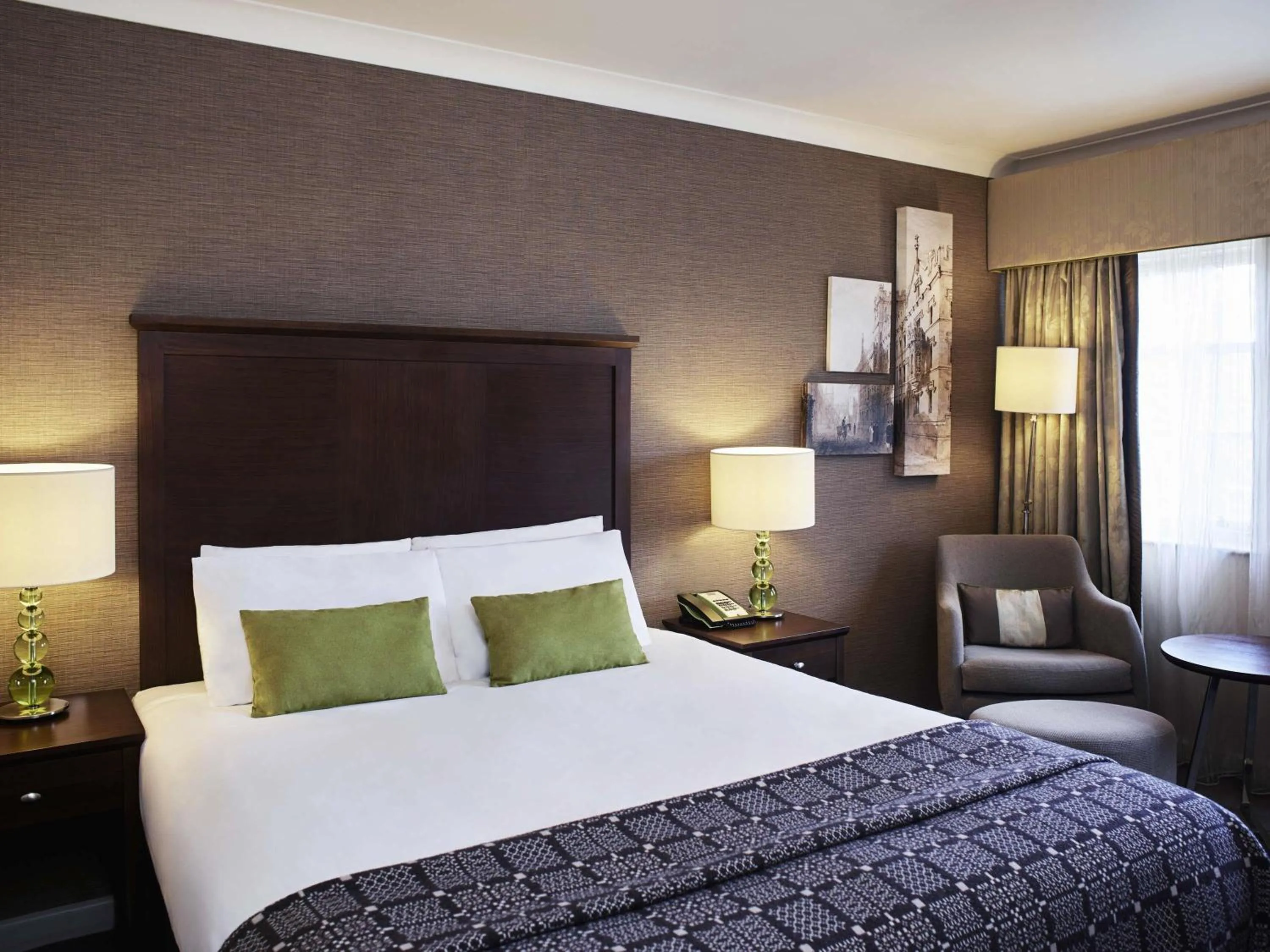 Bedroom, Bed in Mercure Exeter Southgate Hotel