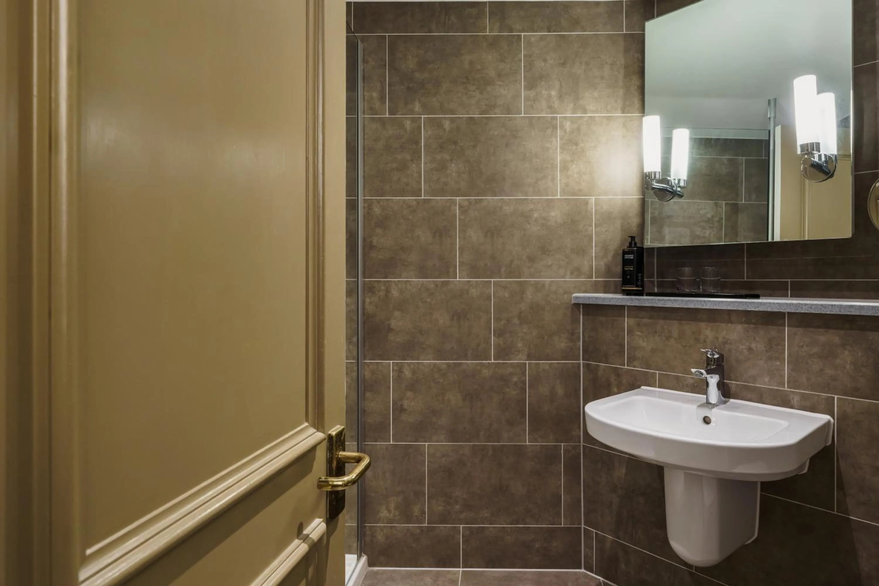 Bathroom in Mercure Exeter Southgate Hotel